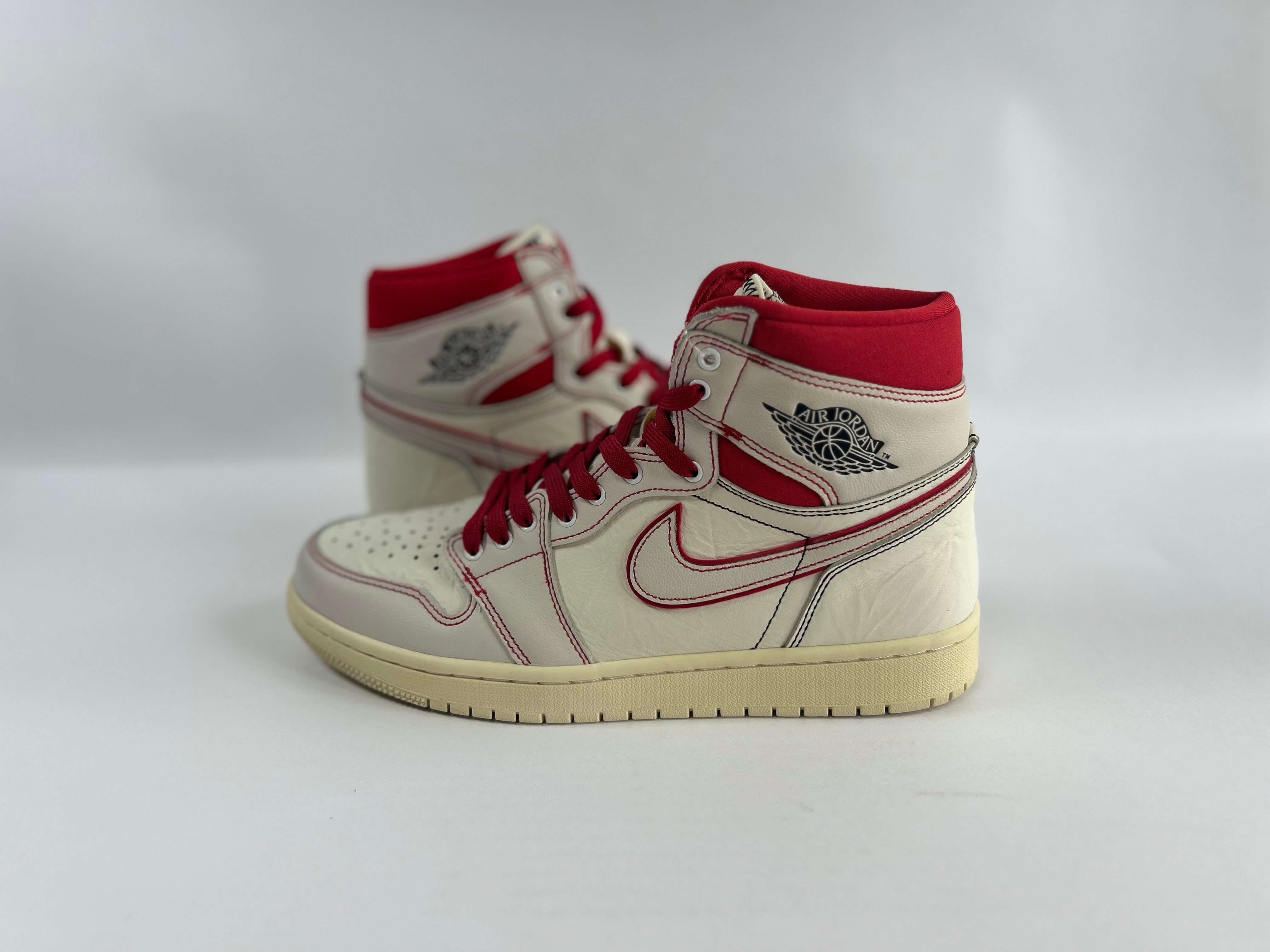 Nike Air Jordan 1 Retro High OG "Sail/University Red"