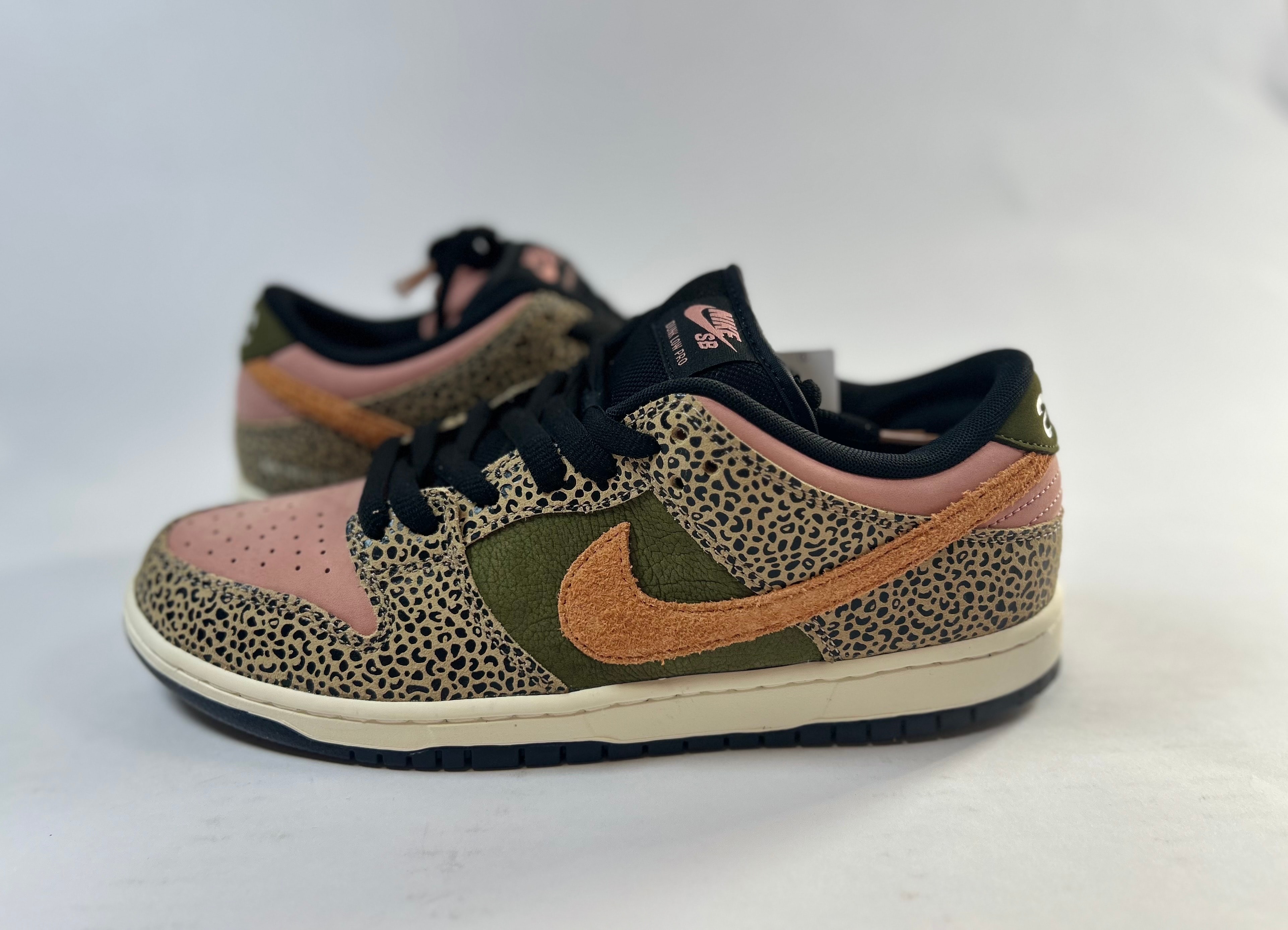 アーツレック × ナイキ SB ダンク ロー プロ "ラストピンク アンド ラフグリーン"