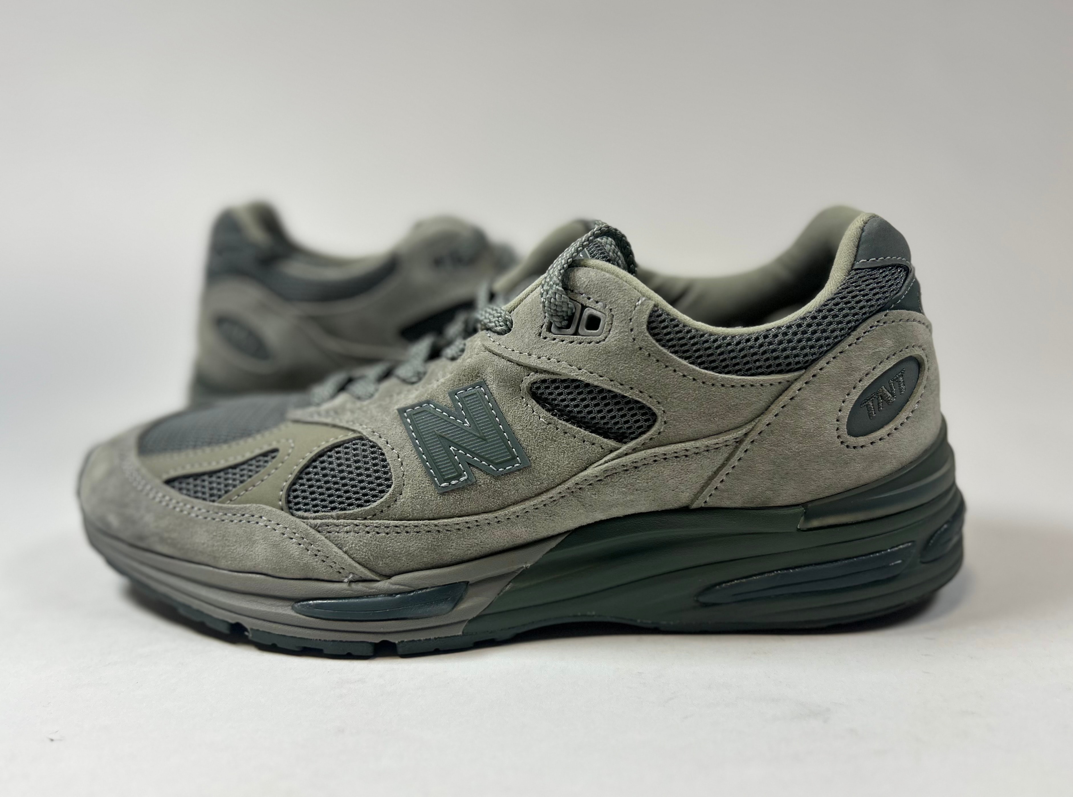 ディスイズネバーザット × ニューバランス 991V2 "グレー"