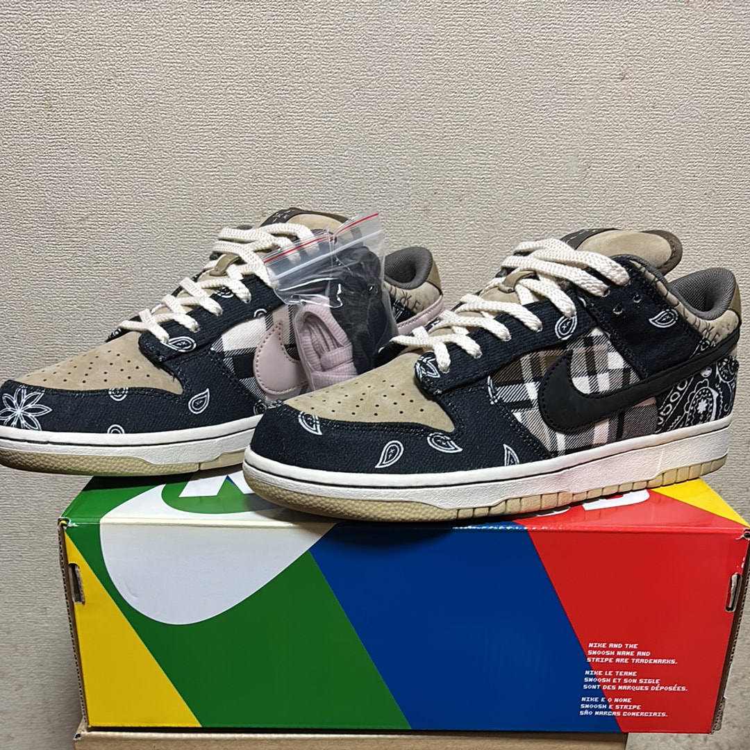 Travis Scott × Nike SB Dunk Low "Black/Parachute Beige"