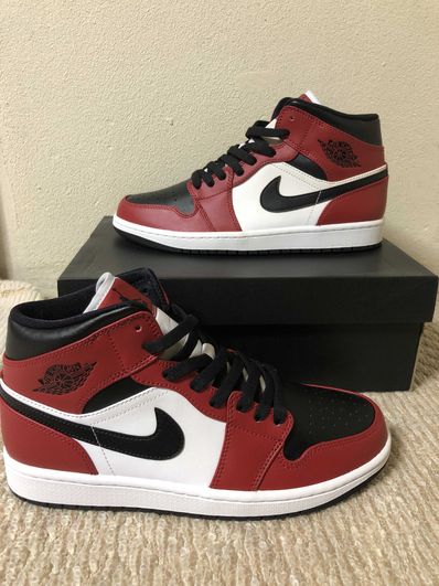 Nike Air Jordan 1 Mid "Chicago Black Toe"