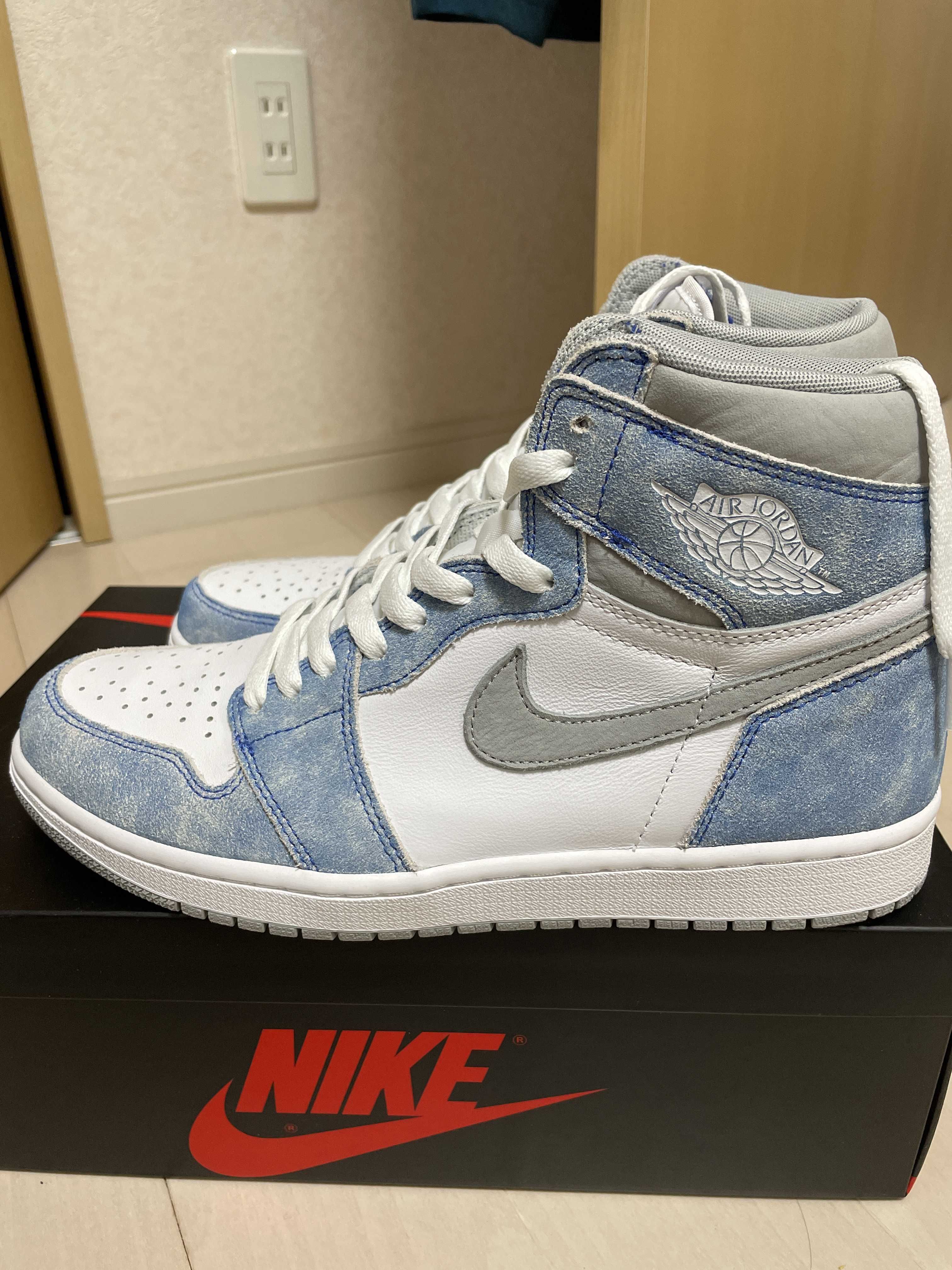 Nike Air Jordan 1 High OG "Hyper Royal"