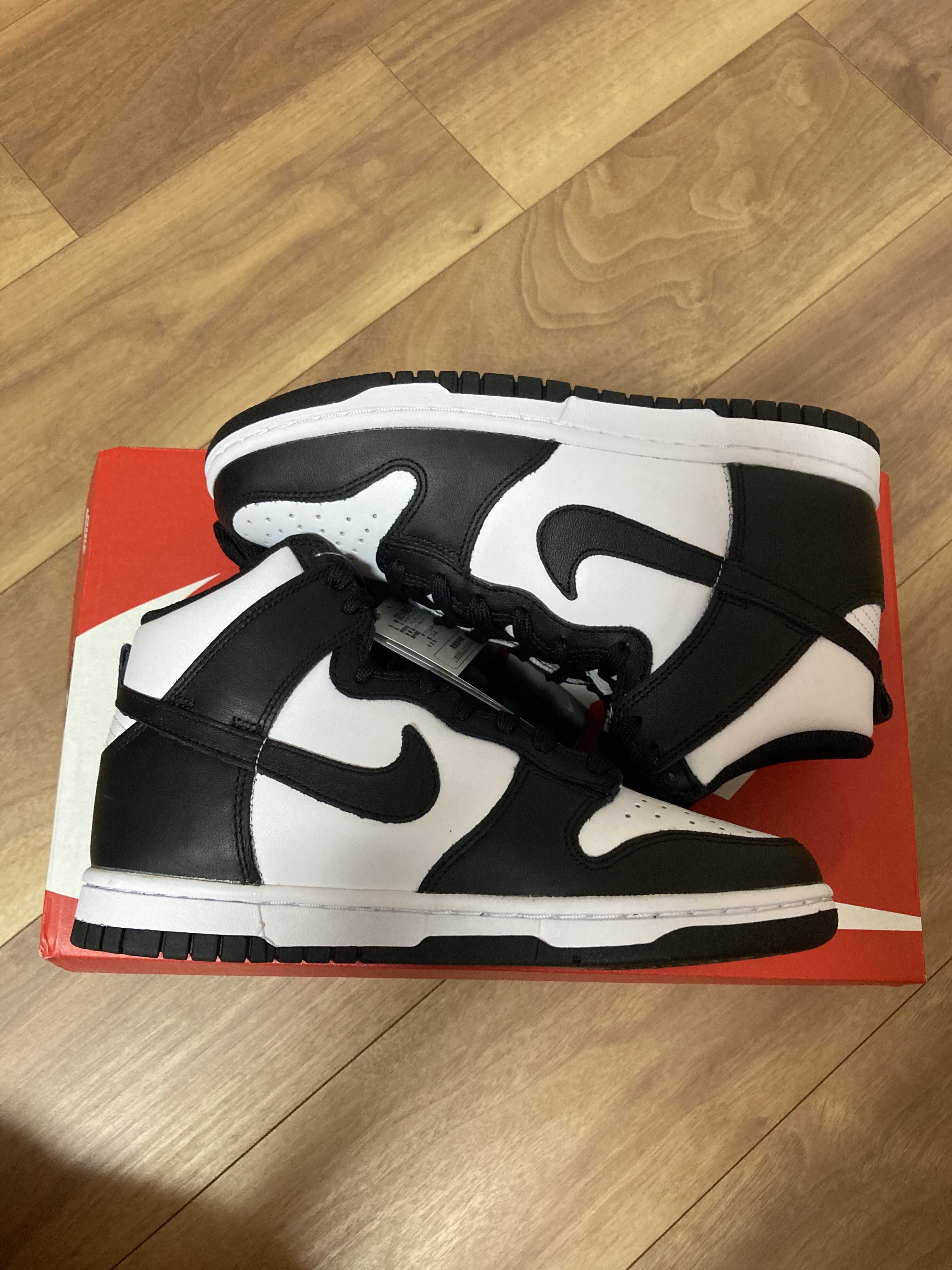 ◆新商品◆NIKE DUNK HIGH UP BLACK AND WHITE◆超人気◆ Amazon.com | Nike Womens WMNS Dunk High DD1869 103 Panda
