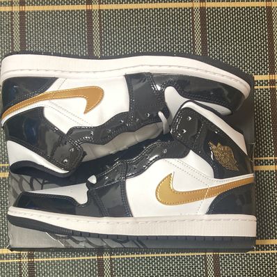 Nike Air Jordan 1 Mid SE "Metallic Gold"