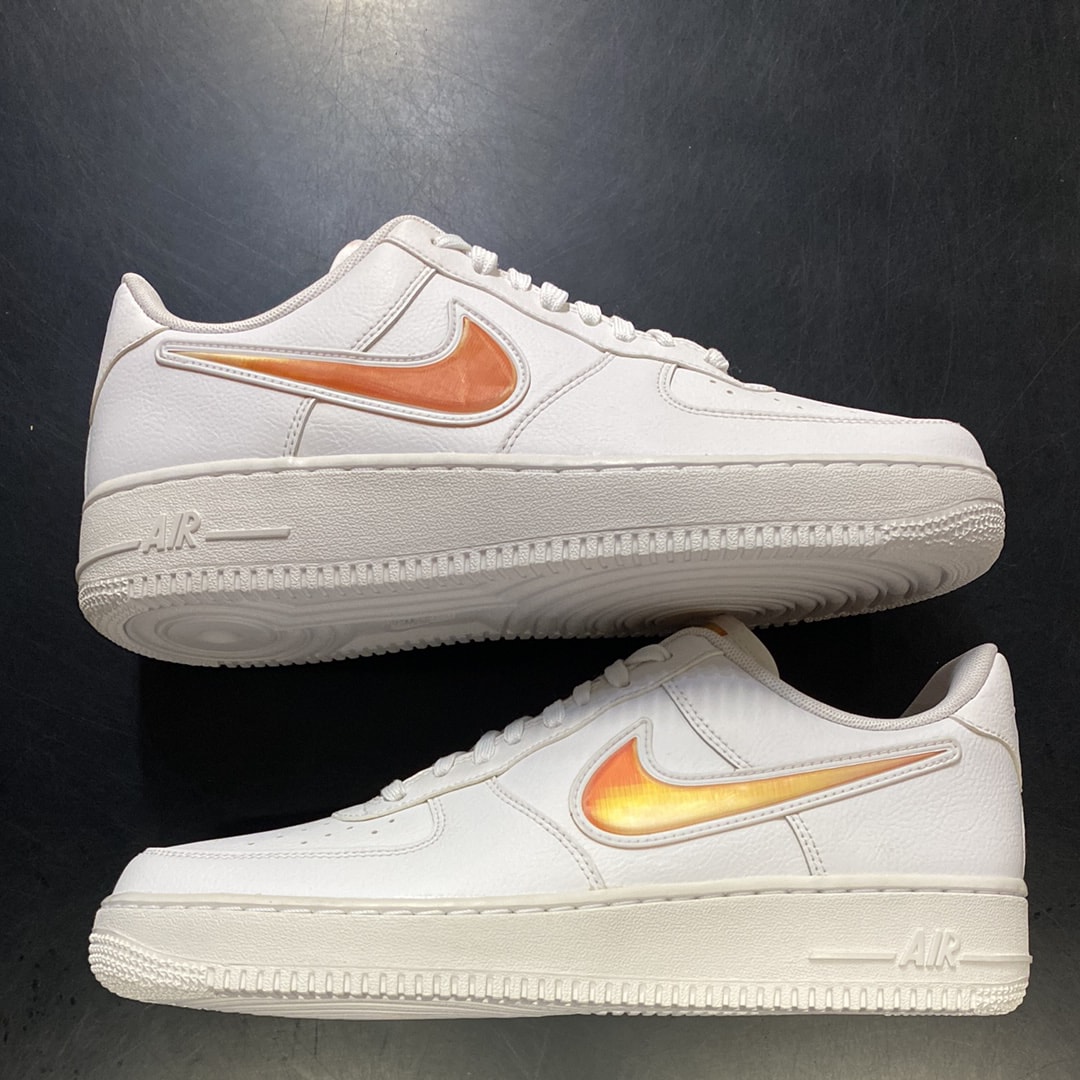 NIKE AIR FORCE 1 LOW OVERSIZED SWOOSH WHITE ORANGE PEEL