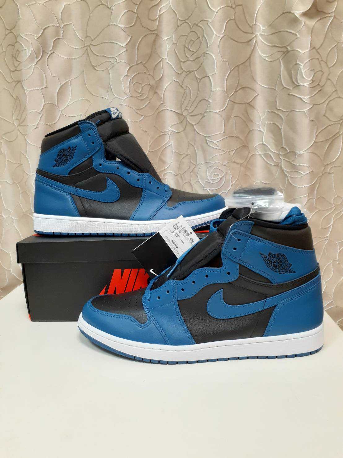 Nike Air Jordan 1 Retro High OG "Dark Marina Blue"