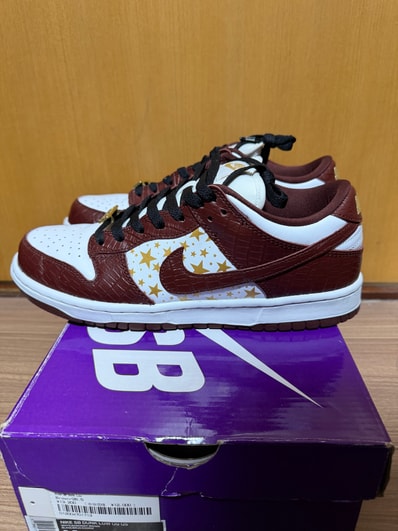 Supreme × Nike SB Dunk Low OG QS Gold Stars "White/Barkroot Brown"