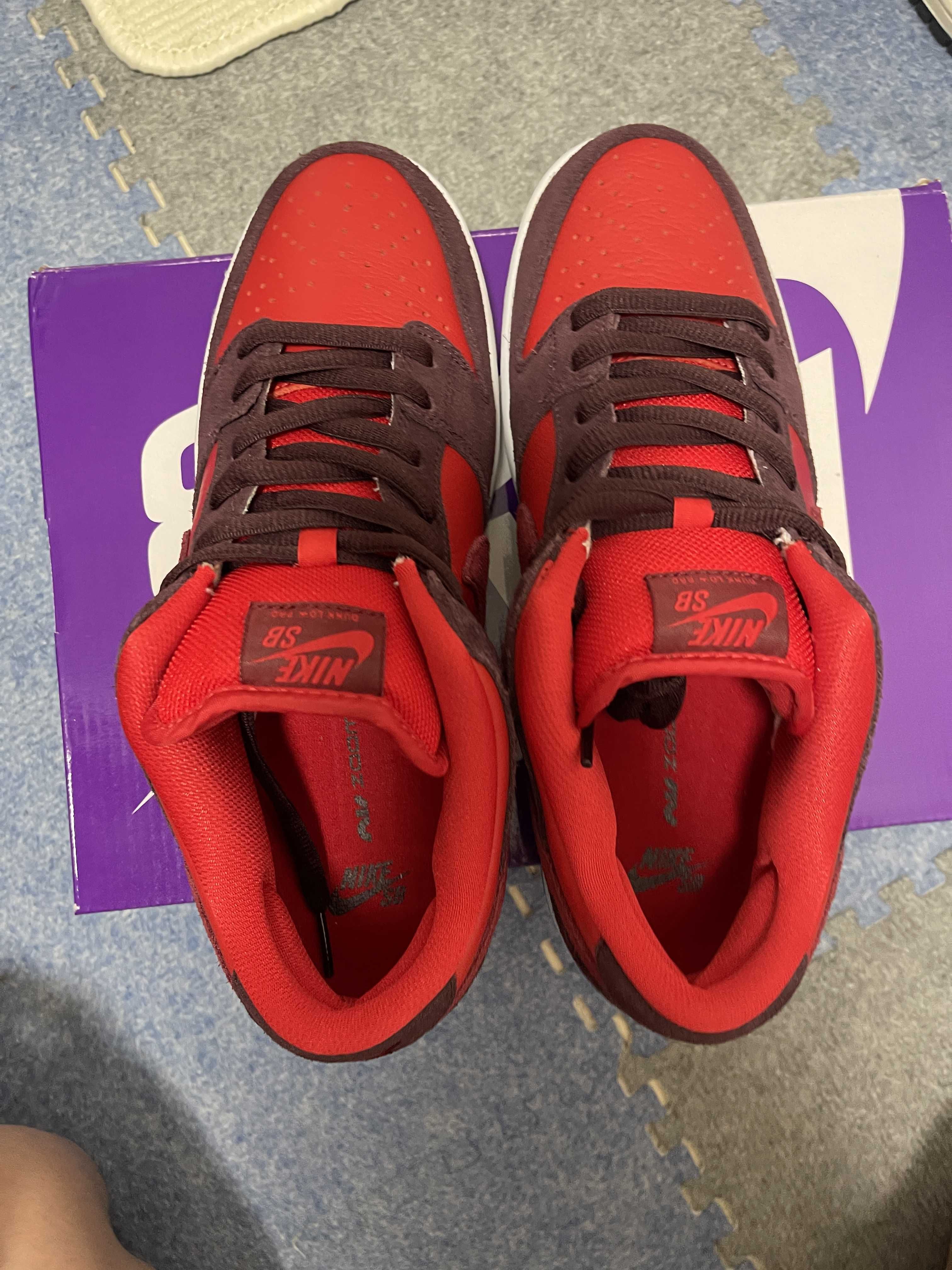 Nike SB Dunk Low "Cherry"