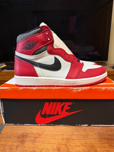 Nike Air Jordan 1 High OG "Lost & Found/Chicago"