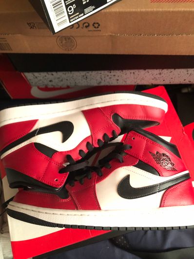 Nike Air Jordan 1 Mid "Chicago Black Toe"