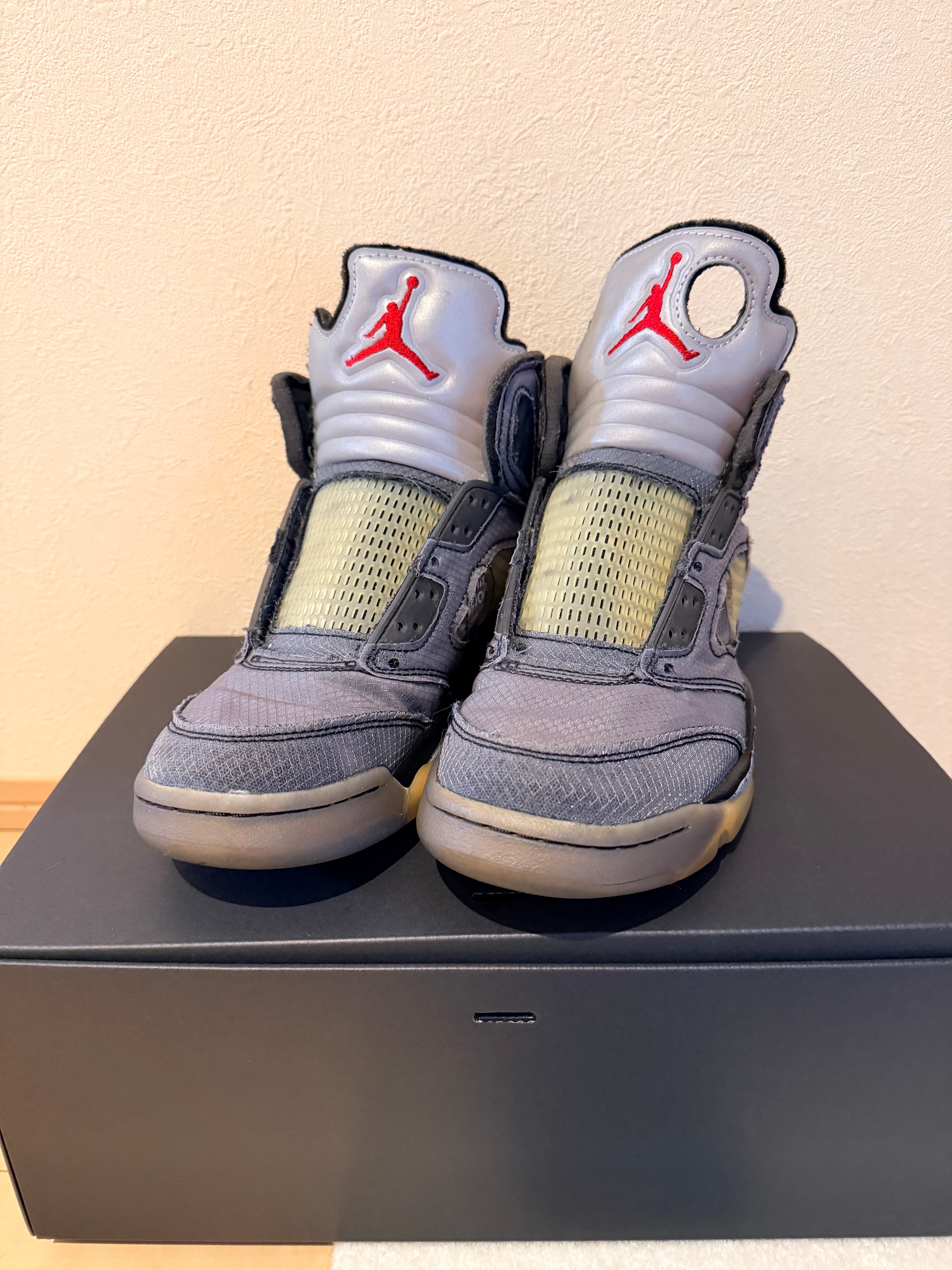 Off-White × Nike Air Jordan 5 "Black/Muslin/Fire Red"