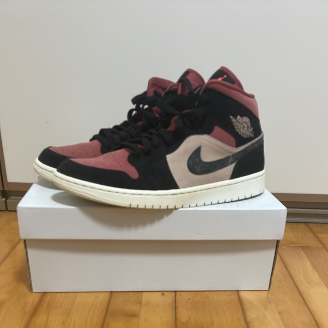 Nike Women's Air Jordan 1 Mid "Particle Beige/Black-Canyon Rust-Sail"   