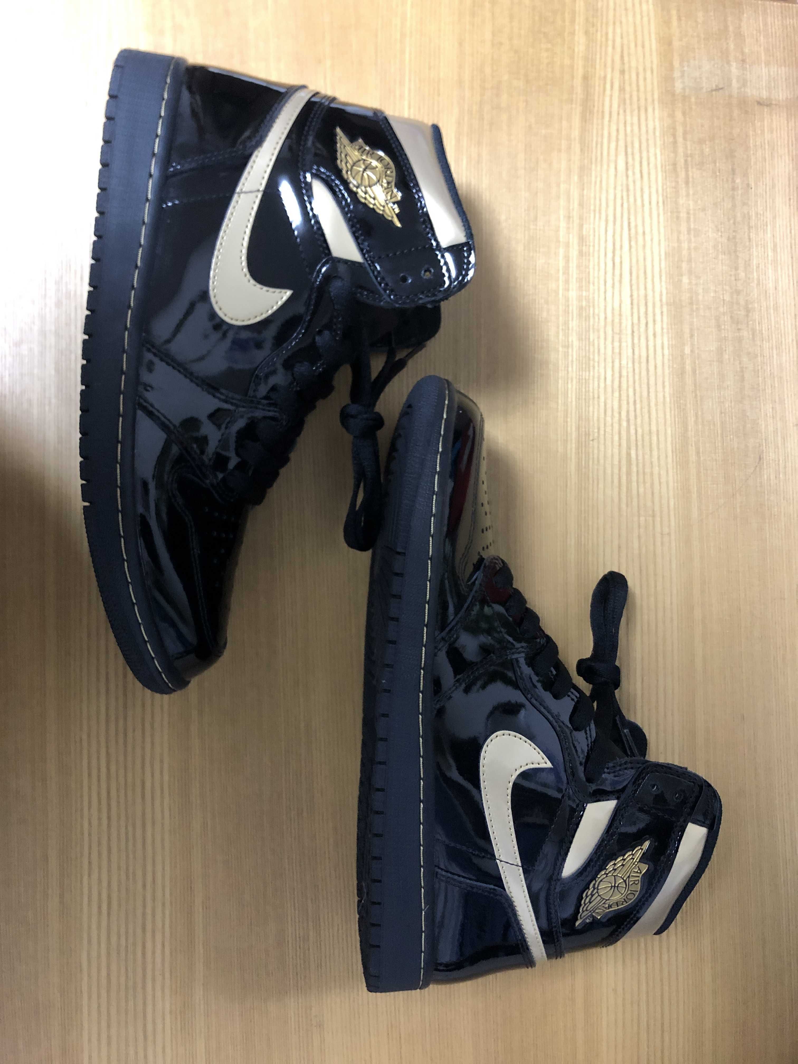 Nike Air Jordan 1 High OG "Black-Metalic Gold"
