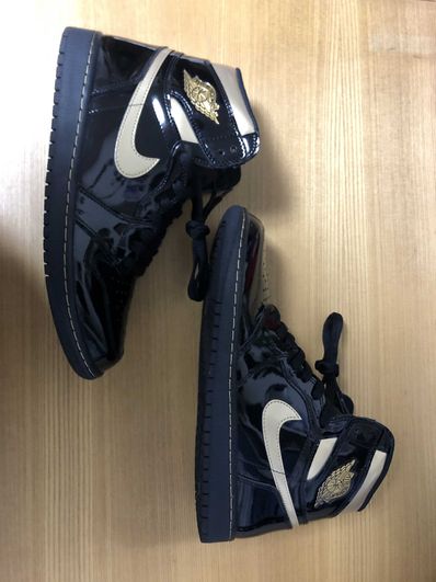 Nike Air Jordan 1 High OG "Black-Metalic Gold"