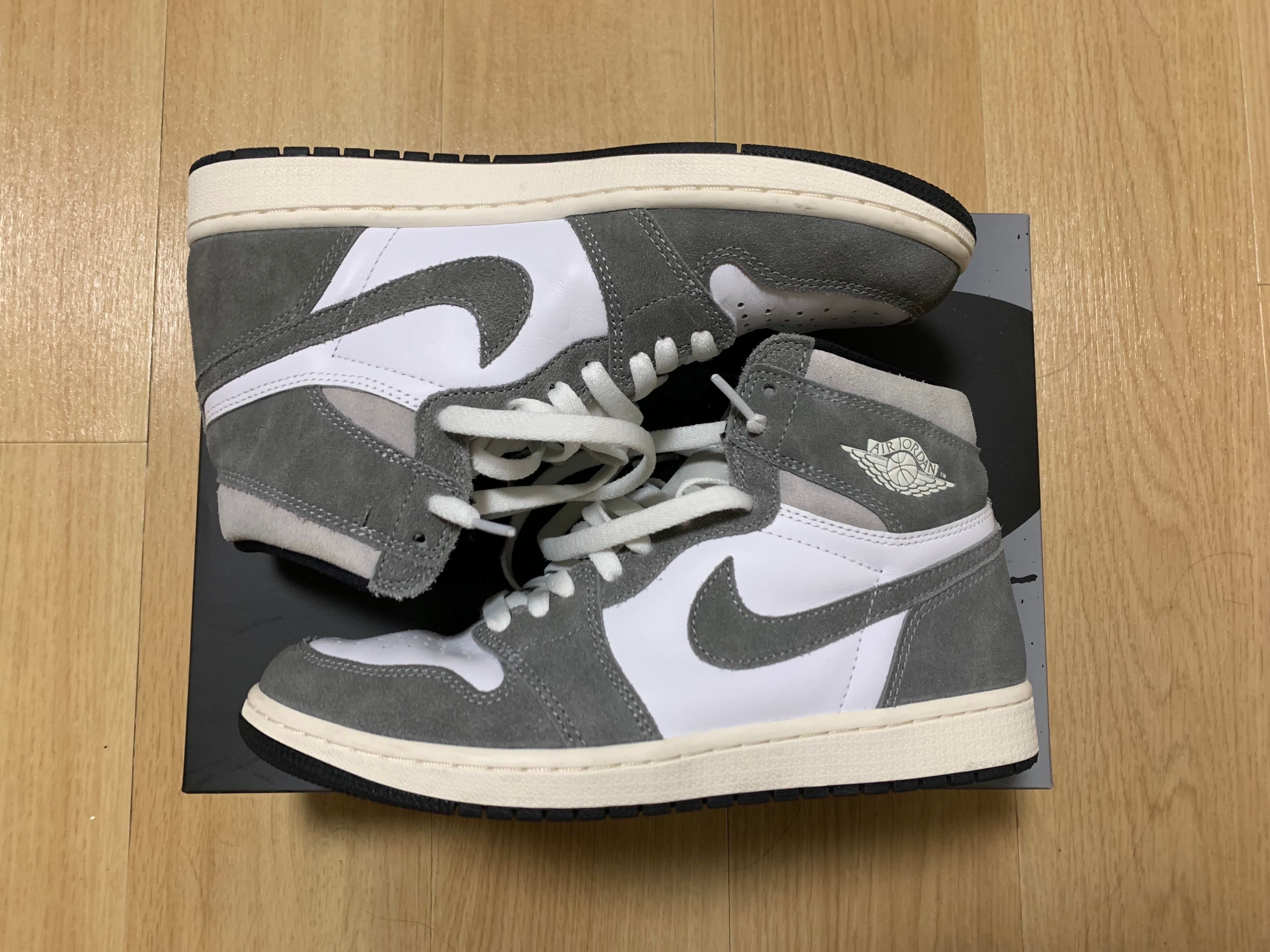 Nike Air Jordan 1 Retro High OG "Black and Smoke Grey"