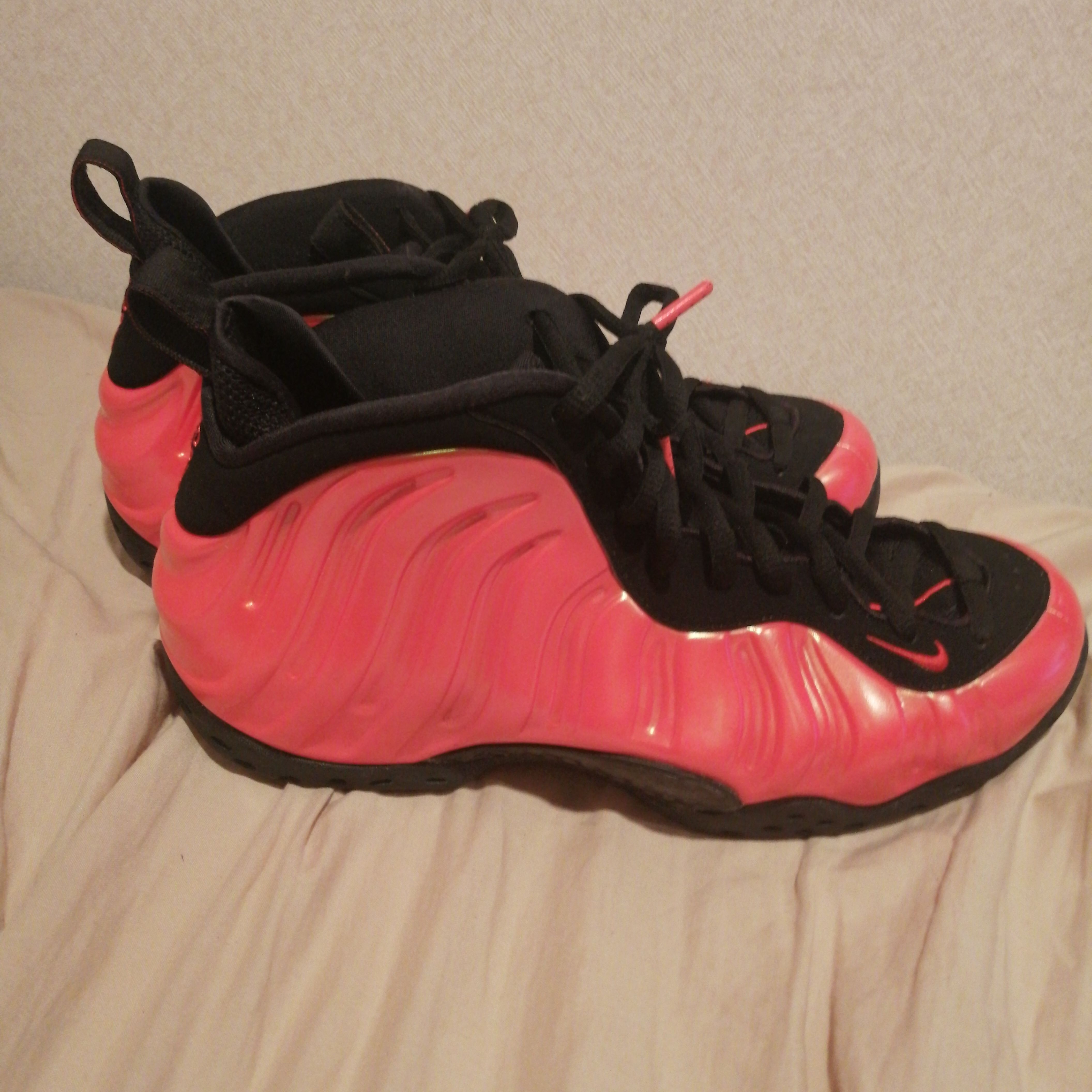 Nike Air Foamposite One "Habanero Red"