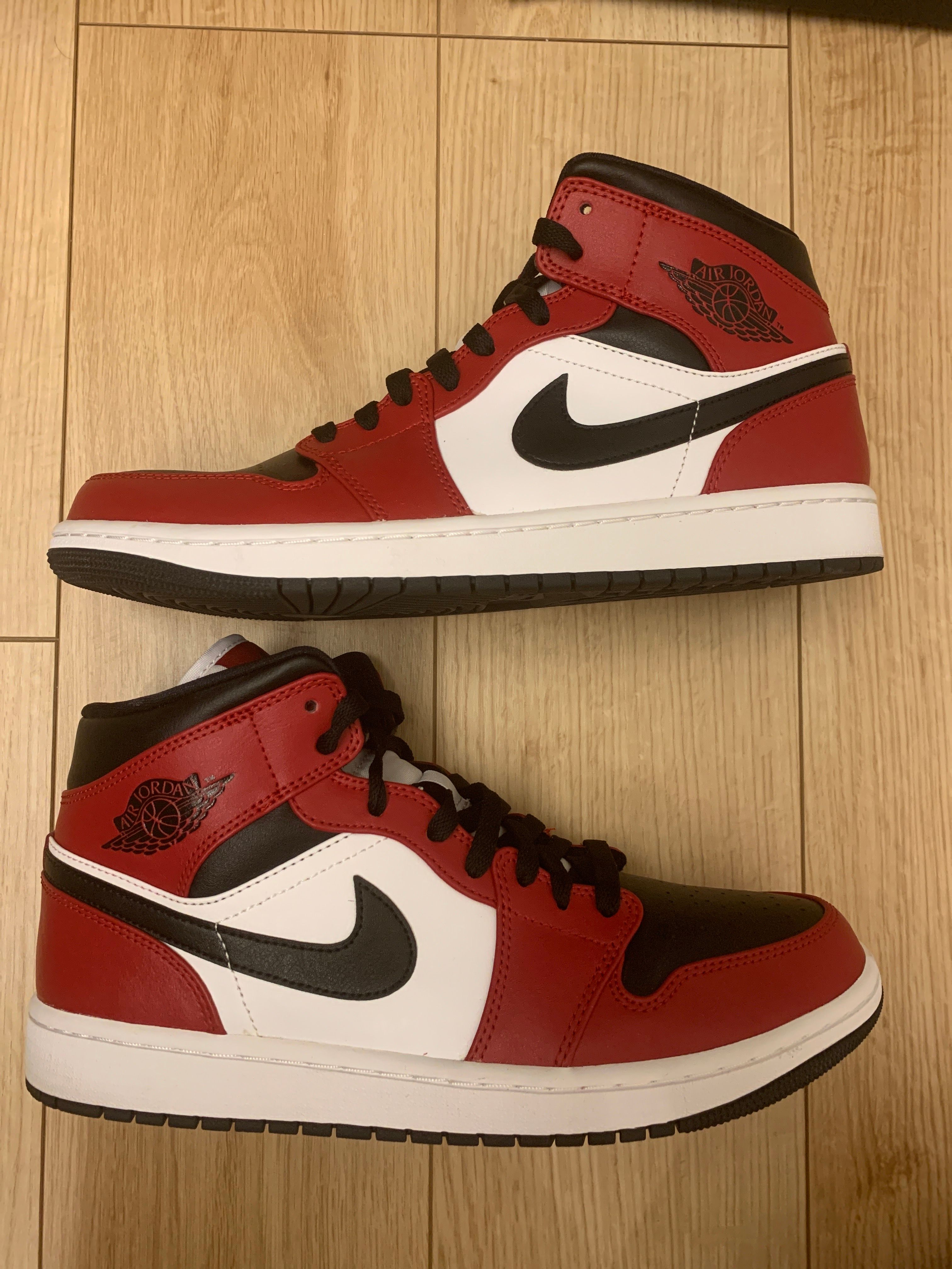 Nike Air Jordan 1 Mid "Chicago Black Toe"