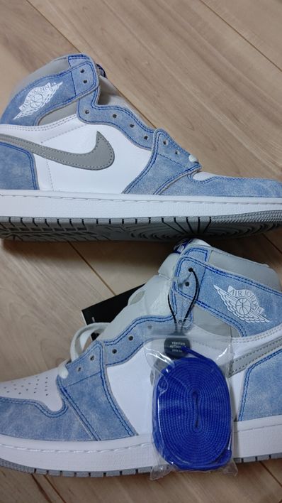 Nike Air Jordan 1 High OG "Hyper Royal"