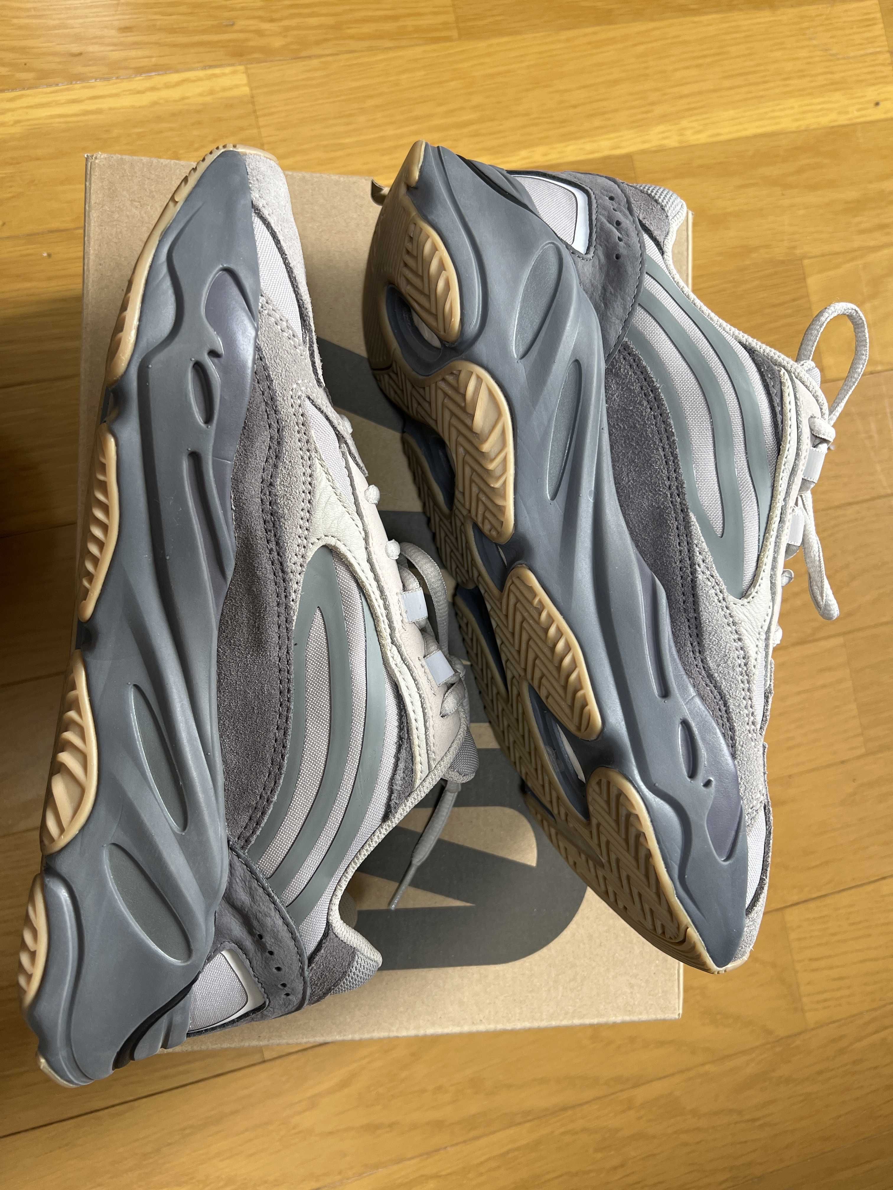 adidas YEEZY Boost 700 V2 "Tephra"