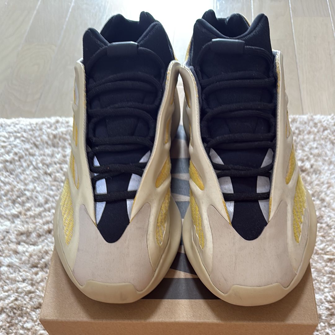 adidas YEEZY 700 V3 "Safflower"