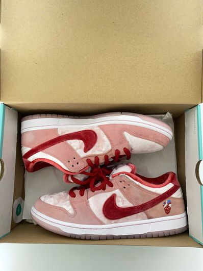 Strangelove × Nike SB Dunk Low "Valentine’s Day"