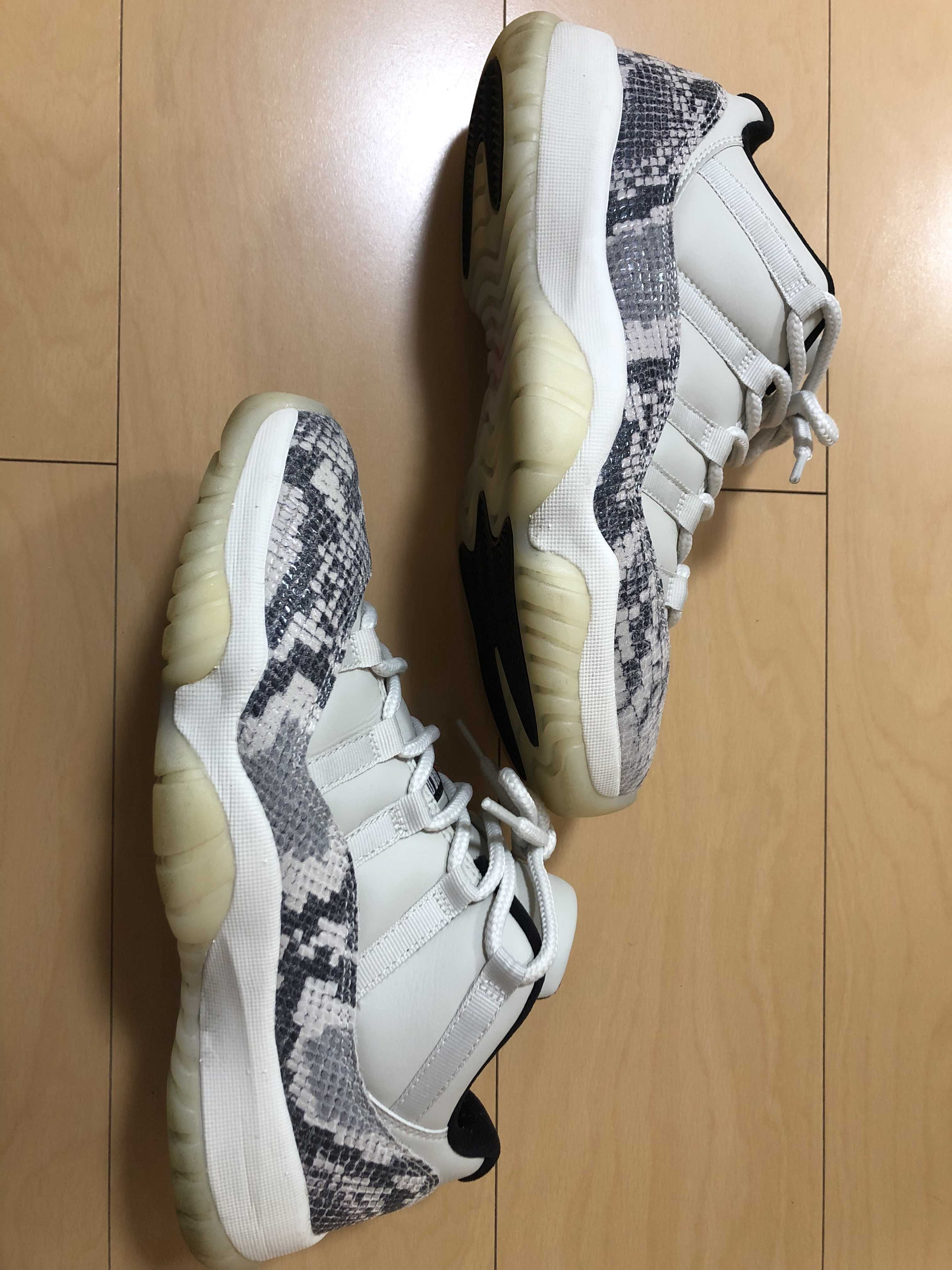 Nike Air Jordan 11 Low Snakeskin "Light Bone/University Red/Sail/Black"