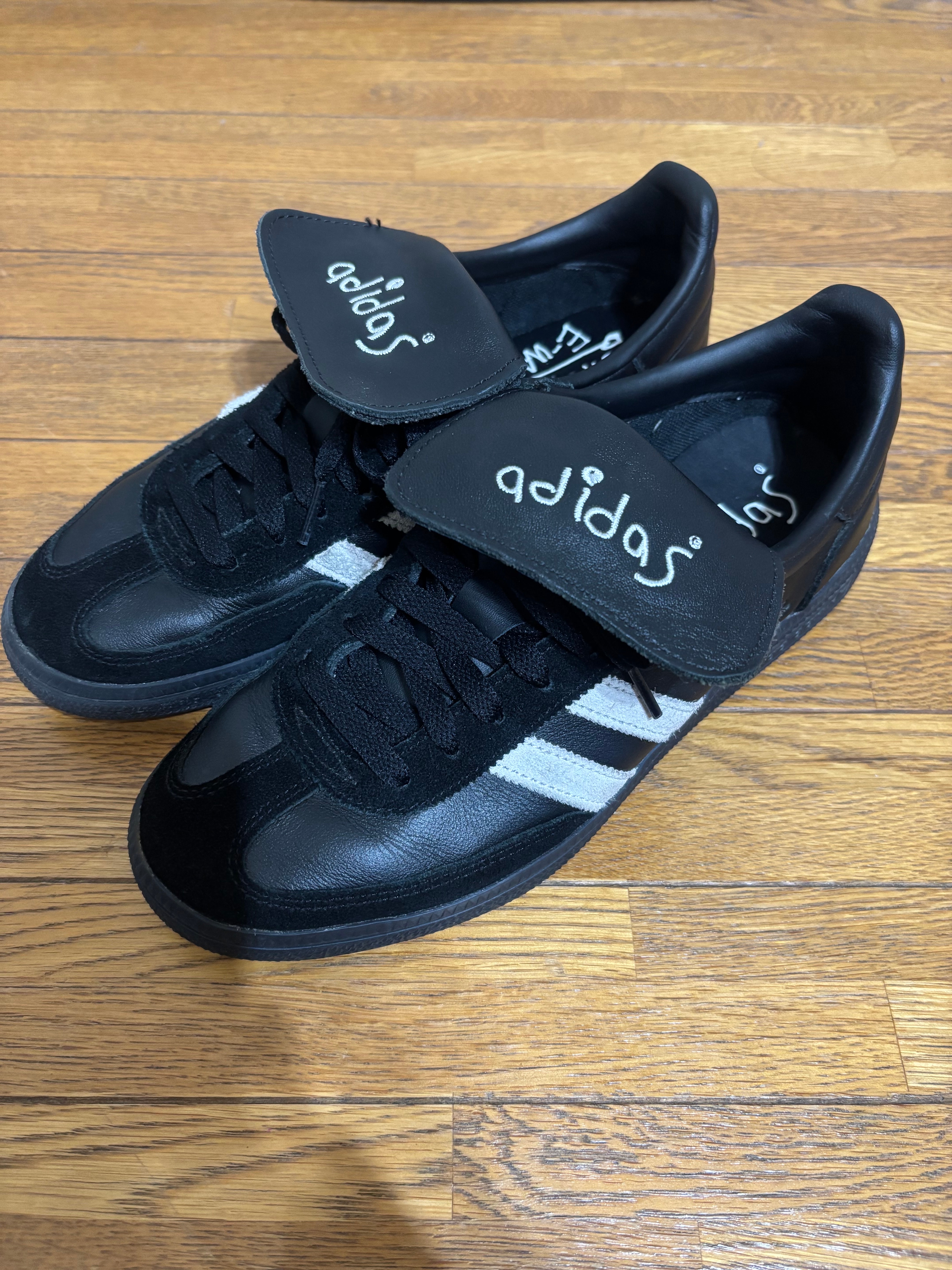 シュウキュウ × イーワックス × アディダス ハンドボール スペツィアル "コアブラック"