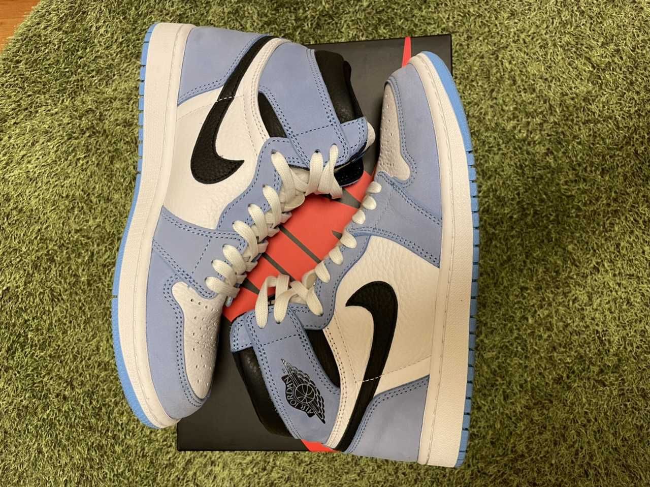 Nike Air Jordan 1 High OG "University Blue"