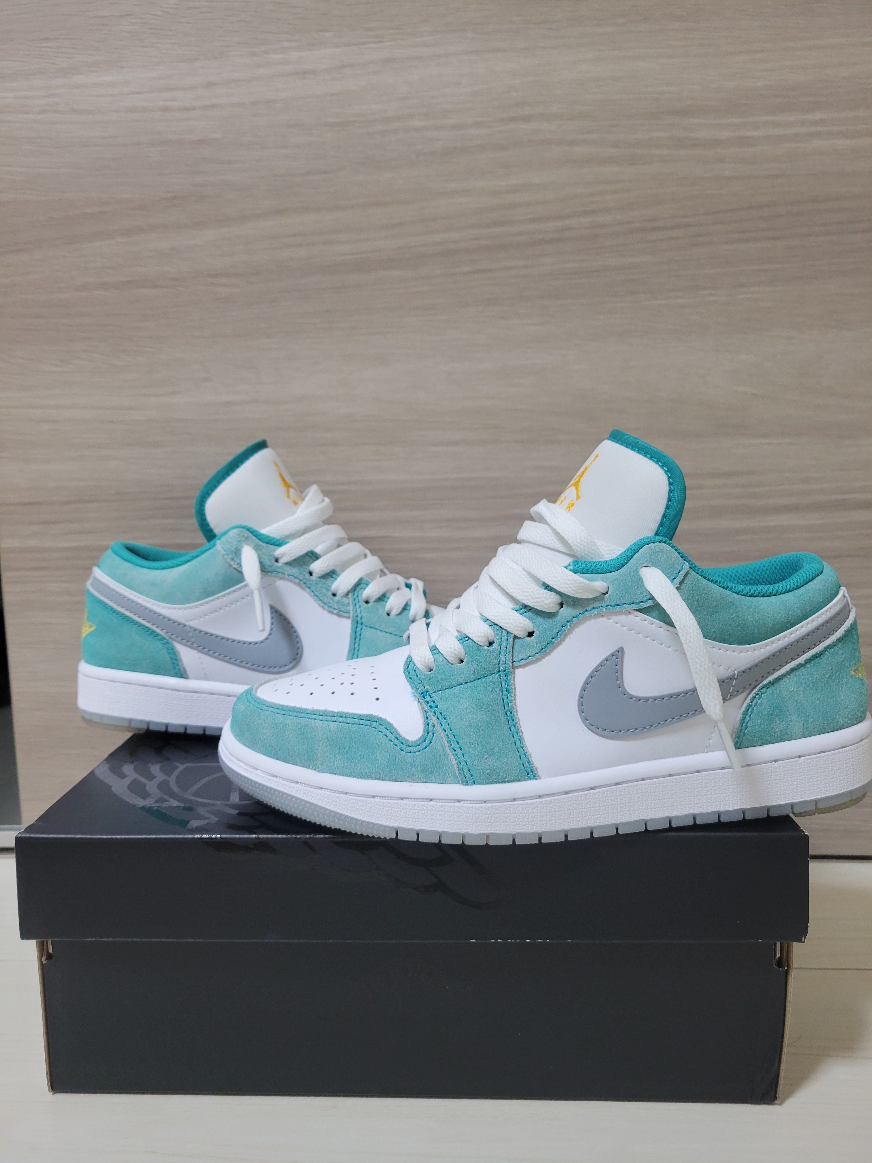 Nike Air Jordan 1 Low SE "New Emerald"