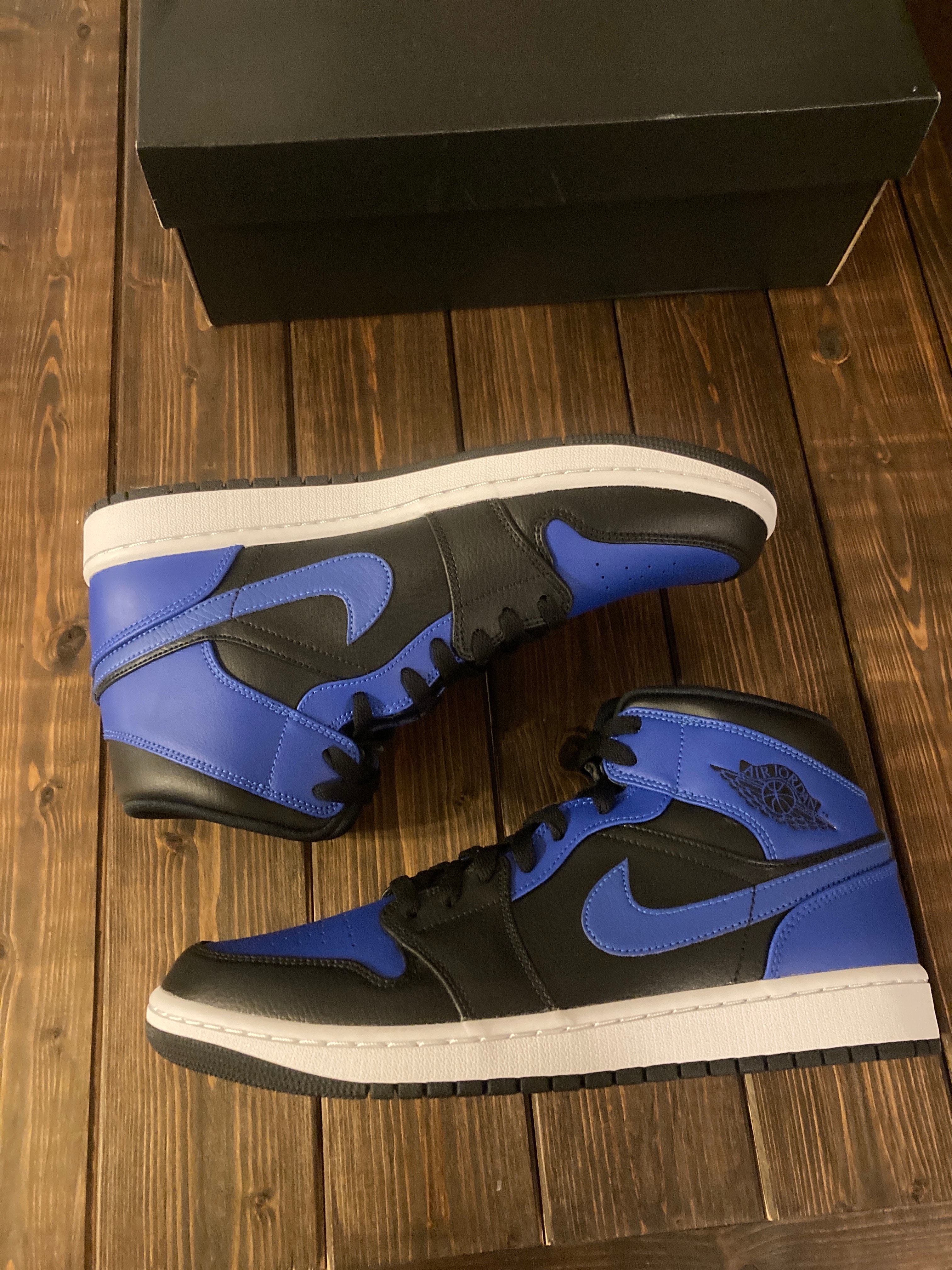 Nike Air Jordan 1 Mid "Hyper Royal"