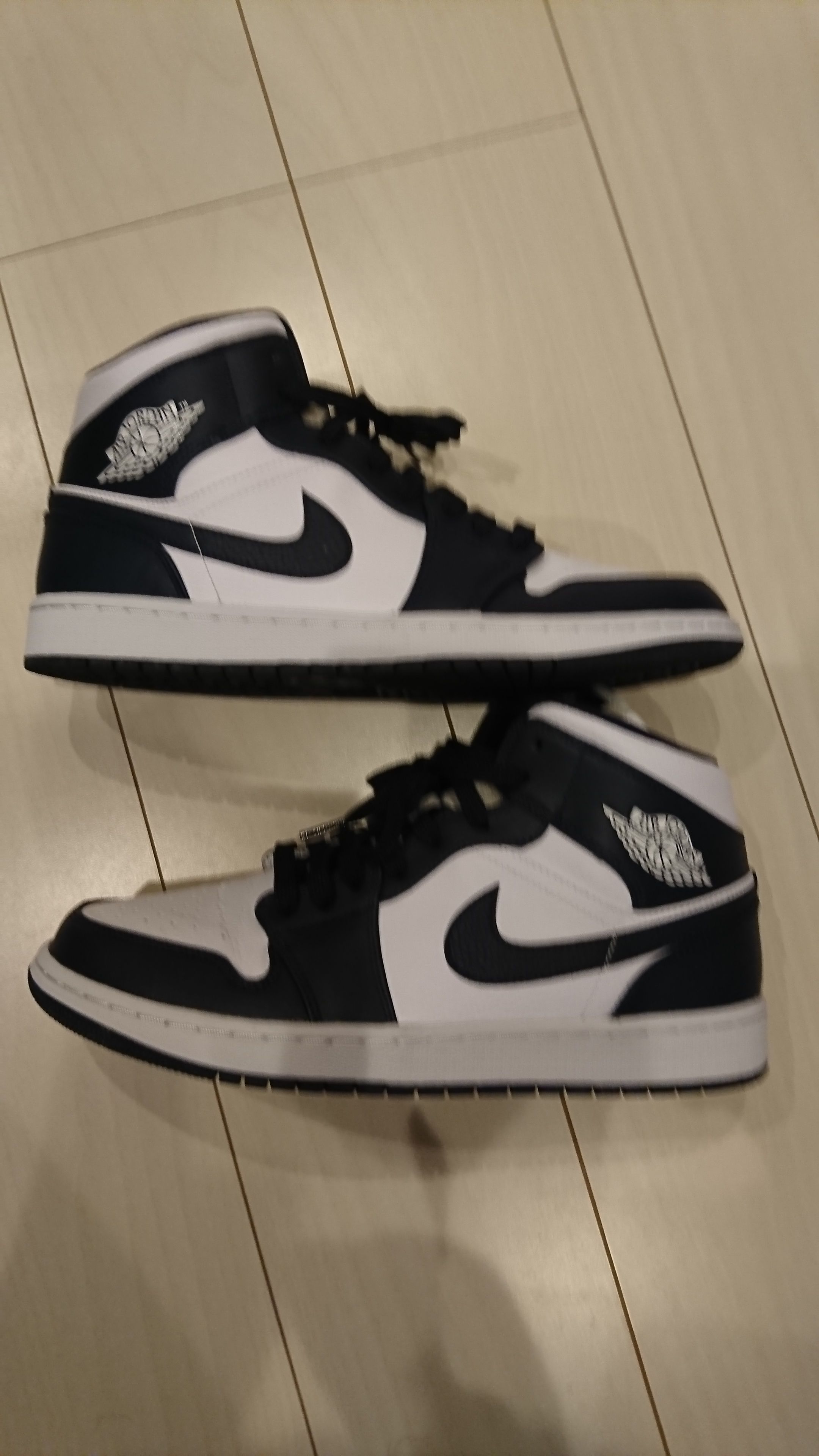 Nike Air Jordan 1 Mid "White Metallic Gold Obsidian"