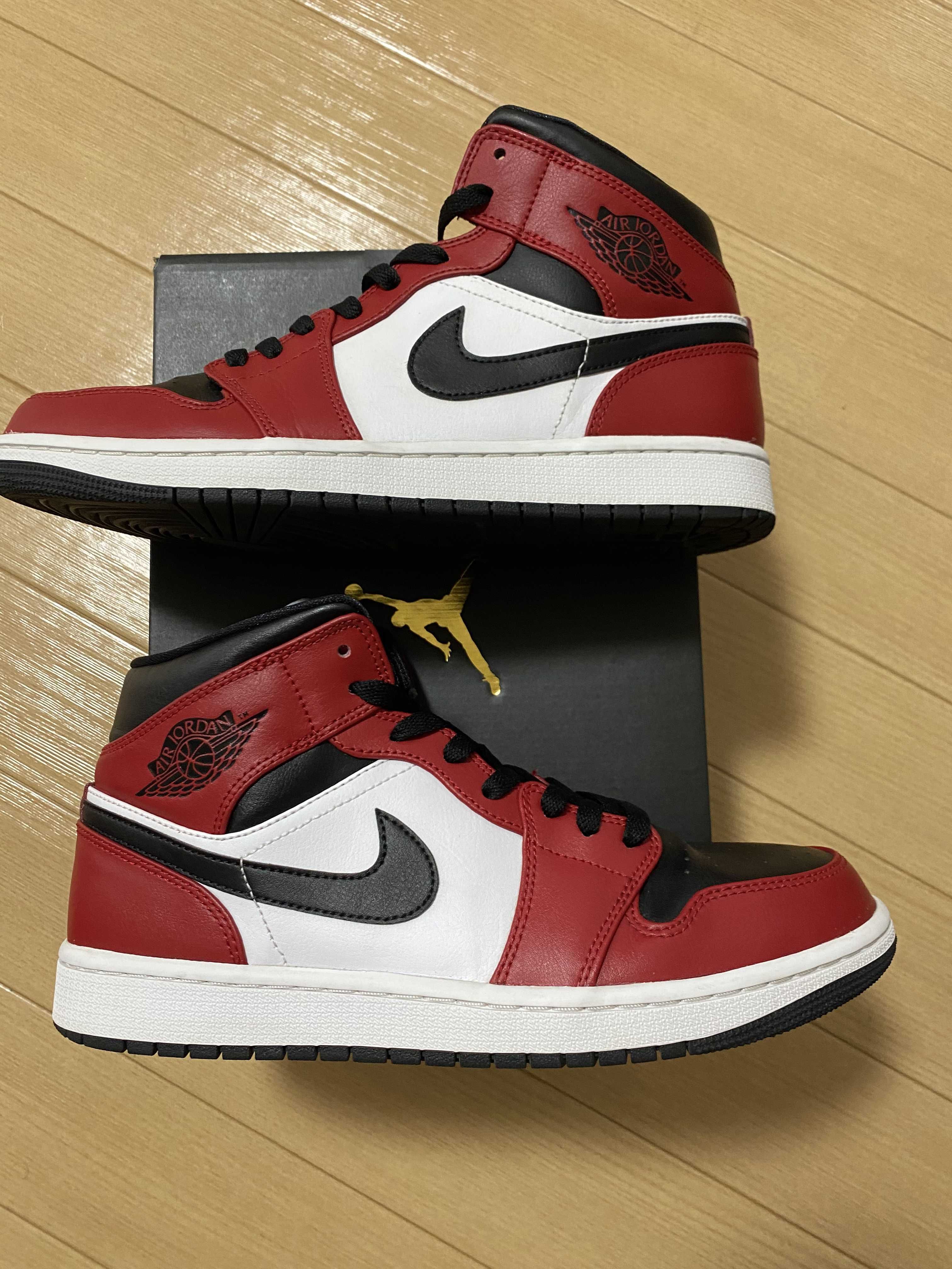 Nike Air Jordan 1 Mid "Chicago Black Toe"