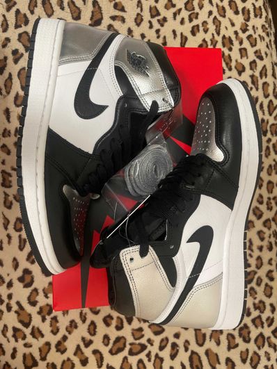 Nike Women's Air Jordan 1 Retro High OG "Silver Toe"