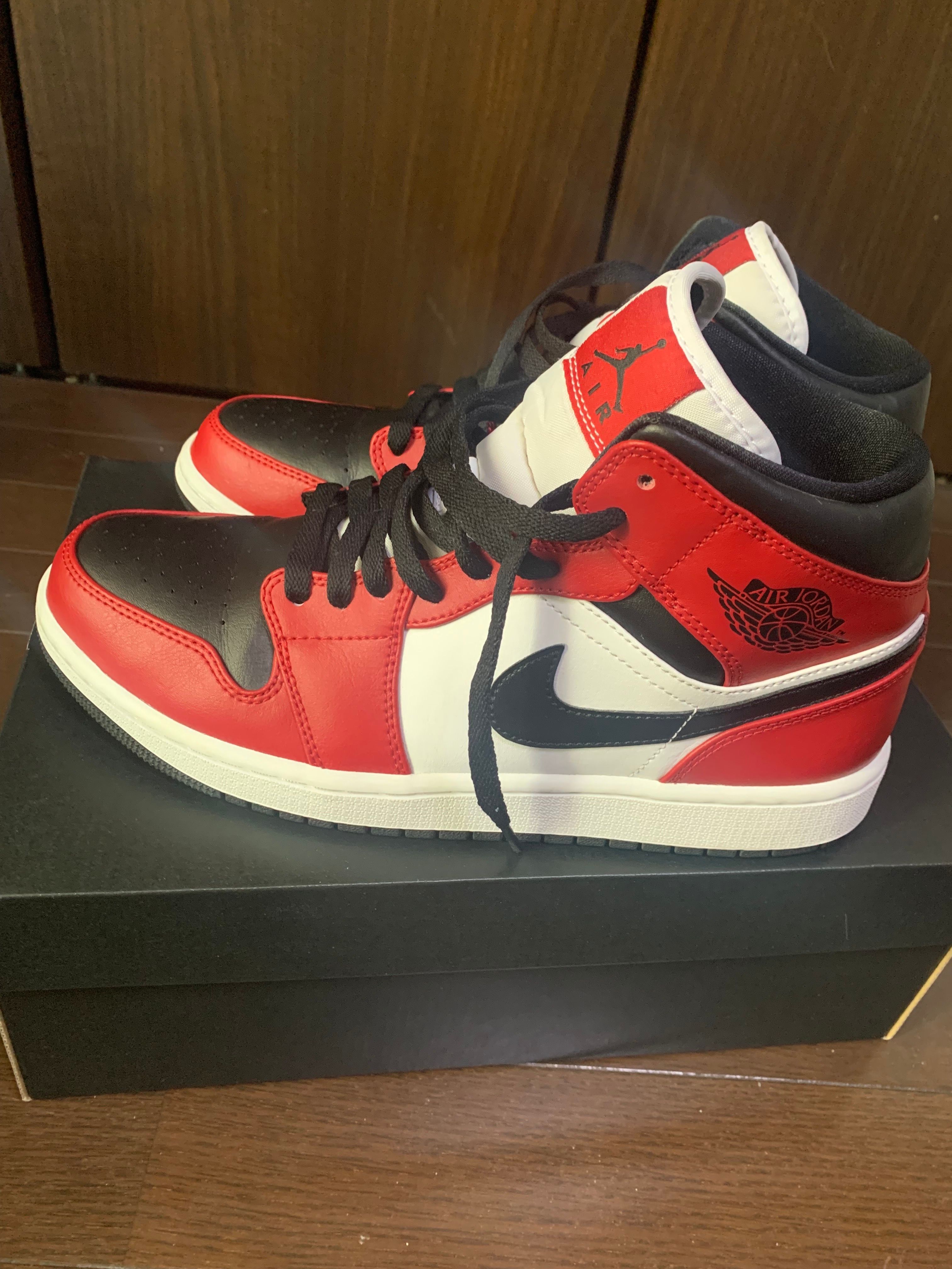 Nike Air Jordan 1 Mid "Chicago Black Toe"