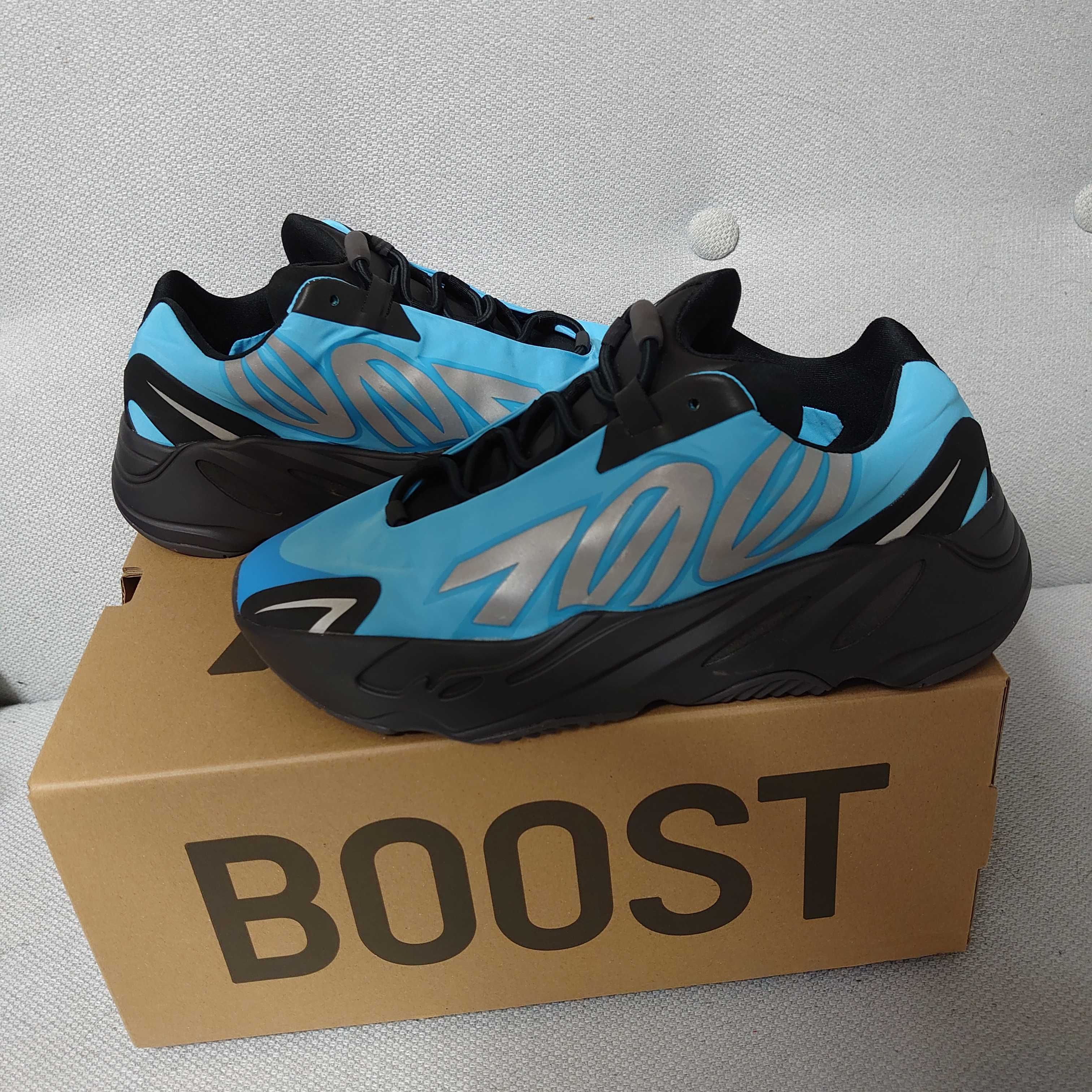 ADIDAS YEEZY 700 MNVN "Bright Cyan/Black"