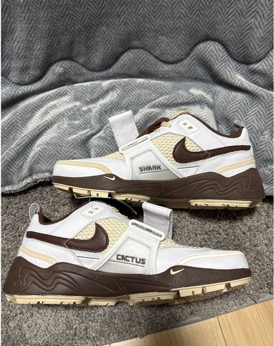 Travis Scott × Nike Zoom Field Jaxx "White and Light Chocolate"