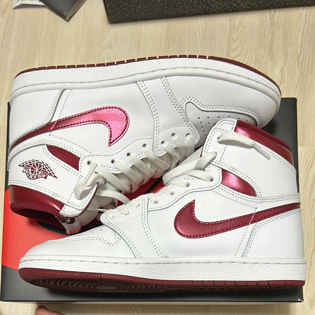 Nike Air Jordan 1 High '85 "Metallic Burgundy"