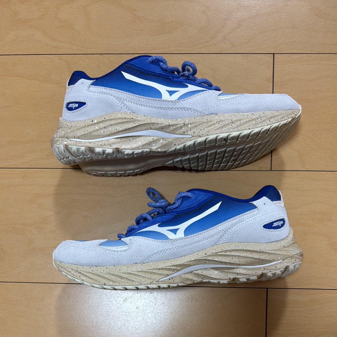 Hiroshi Nagai × Mizuno Wave Rider β "Blue/White/Sand Beige"