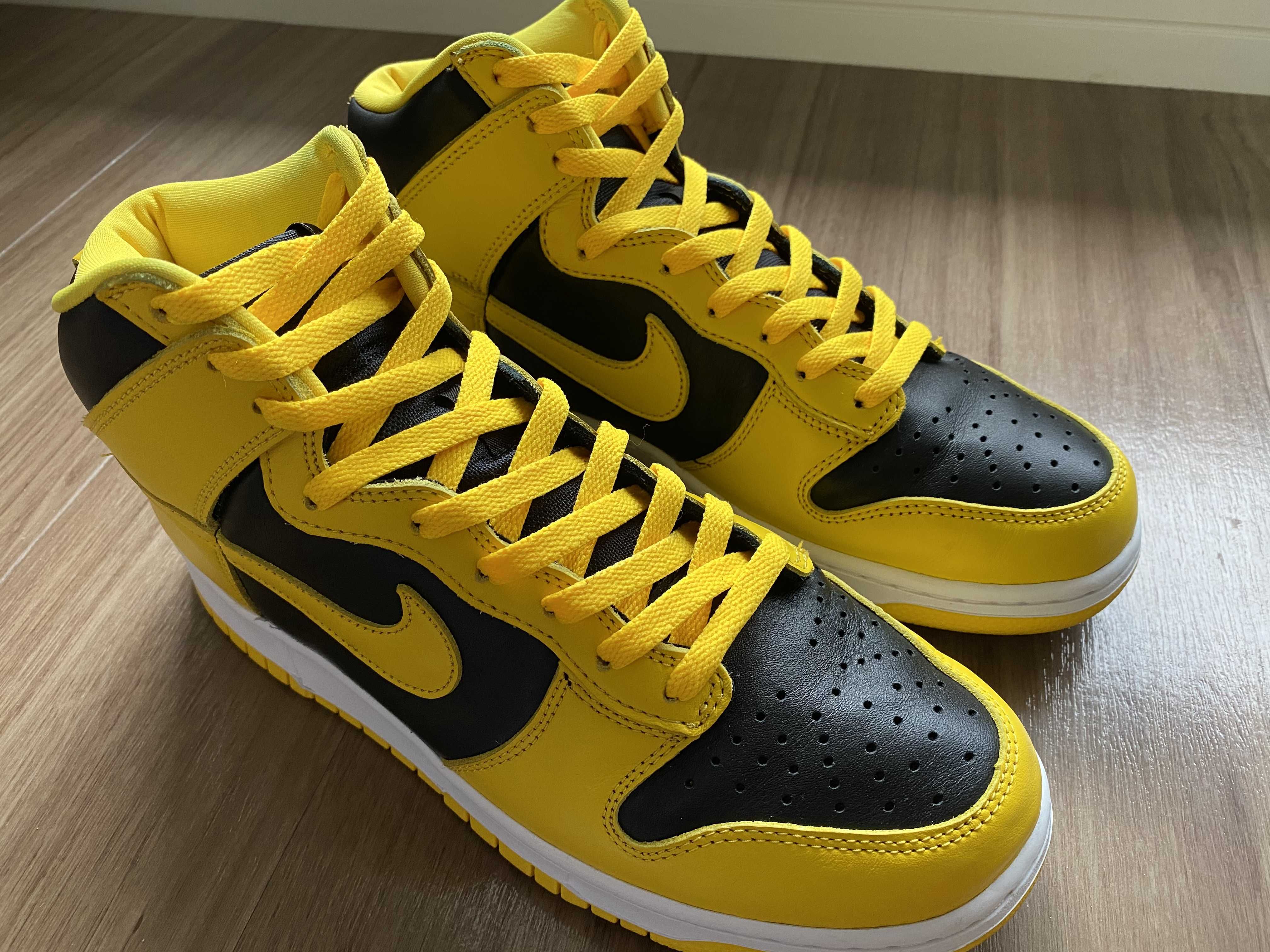 Nike Dunk High "Black/Varsity Maize"