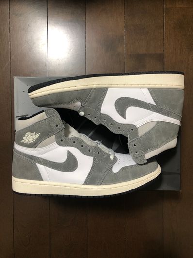 Nike Air Jordan 1 Retro High OG "Black and Smoke Grey"
