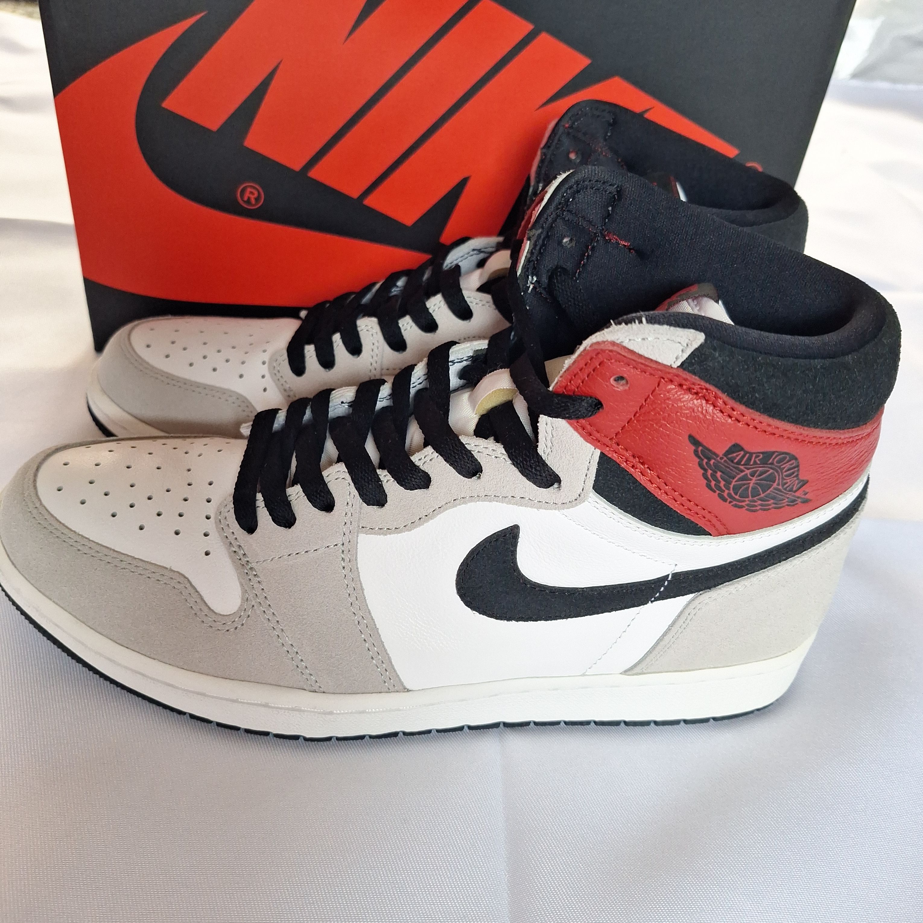 Nike Air Jordan 1 High OG "White/Black/Light Smoke Grey"