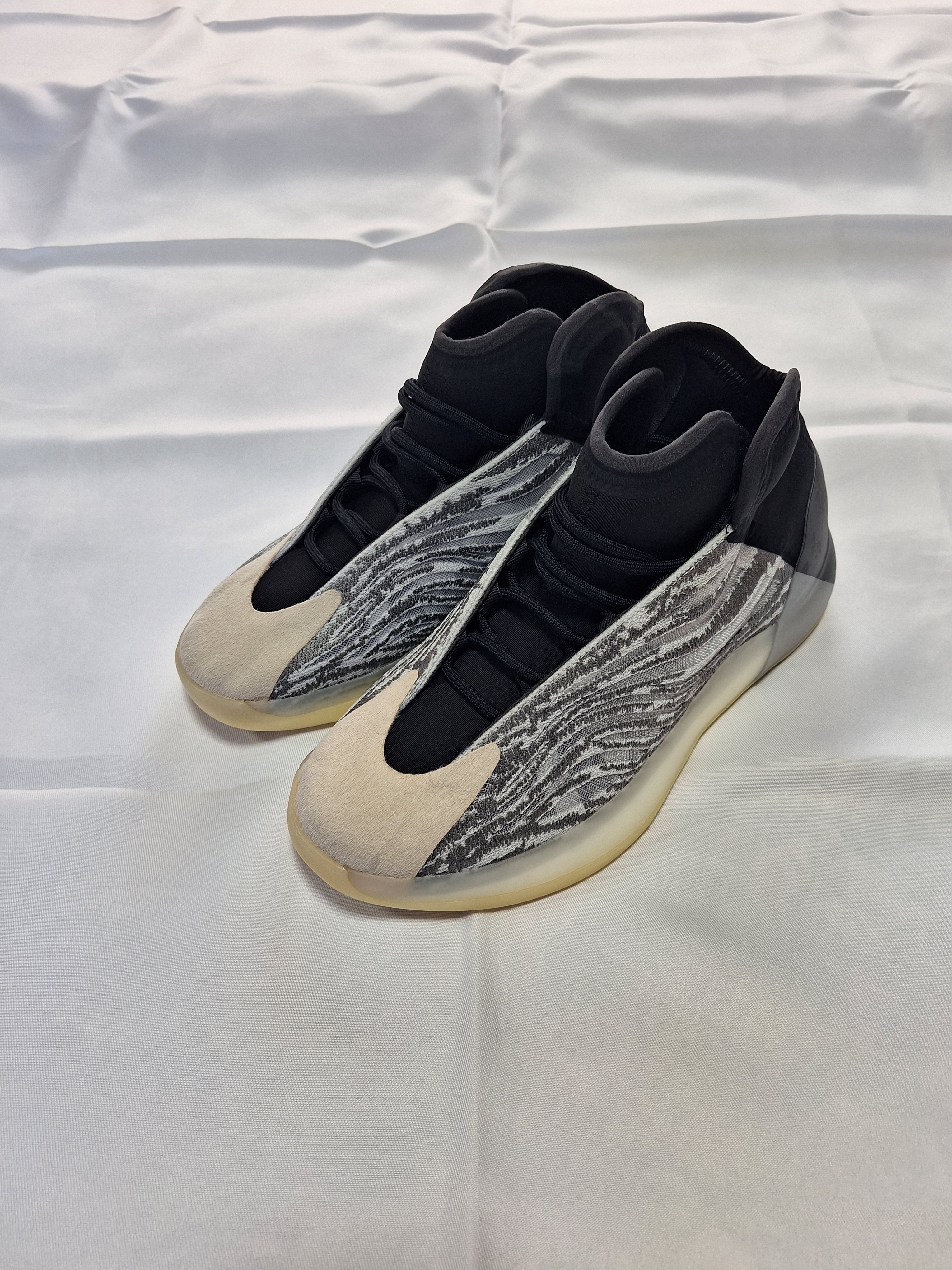 adidas YEEZY Quantum "QNTM"