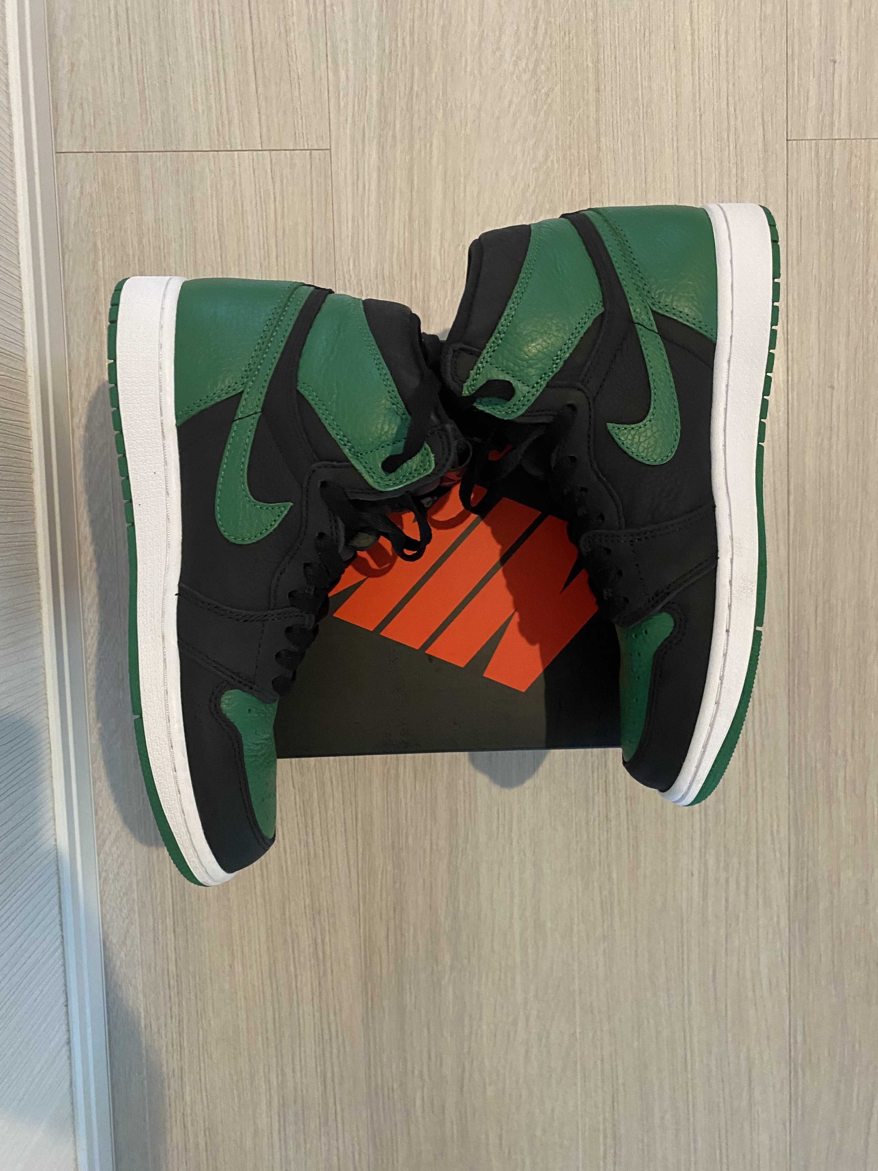 Nike Air Jordan 1 Retro High OG "Black/Pine Green" (2020)      