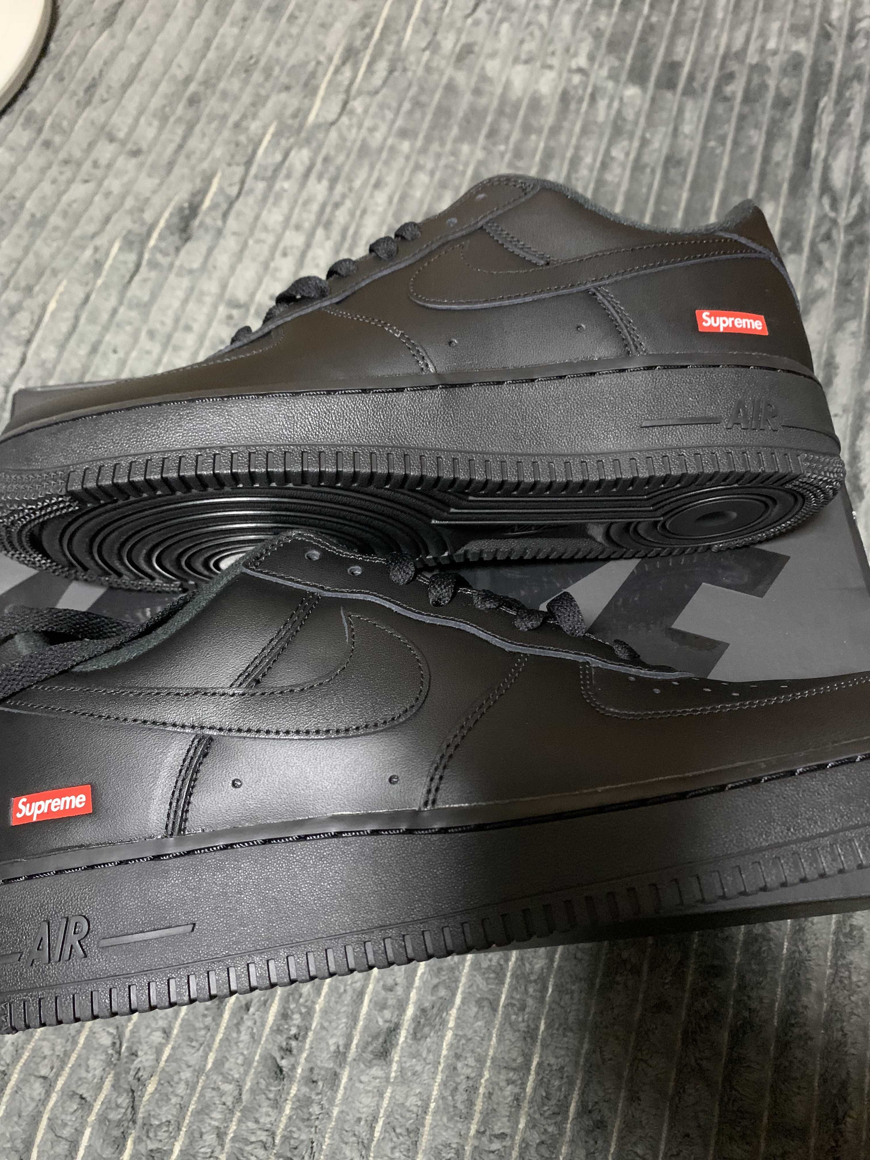 Supreme × Nike Air Force 1 Low "Black"