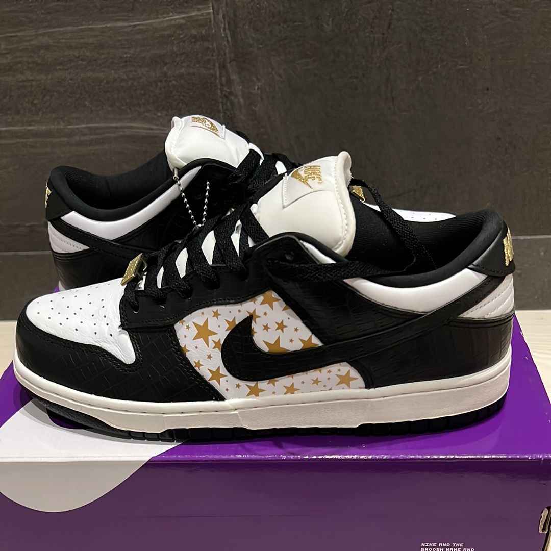Supreme × Nike SB Dunk Low OG QS Gold Stars "White/Black"