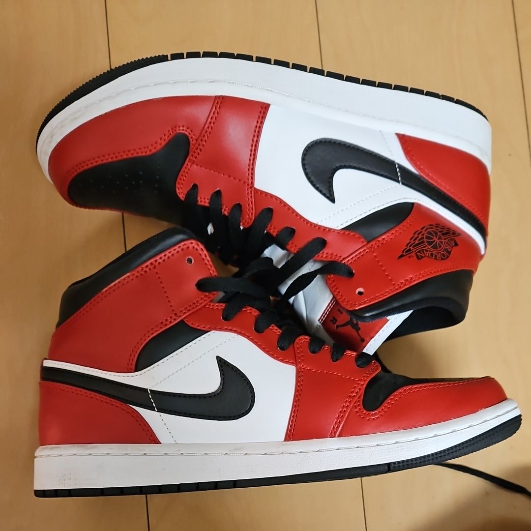 Nike Air Jordan 1 Mid "Chicago Black Toe"