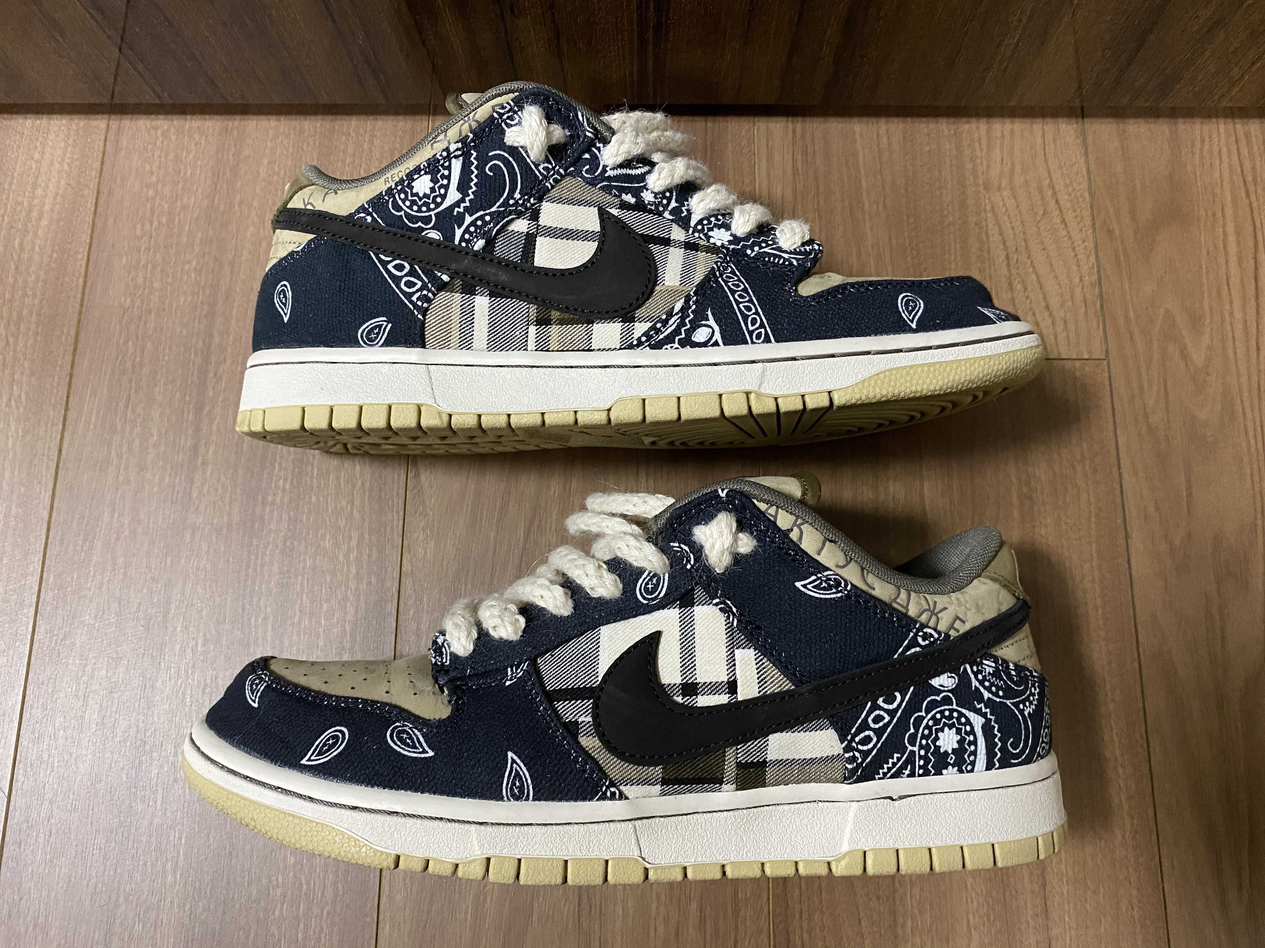 Travis Scott × Nike SB Dunk Low "Black/Parachute Beige"
