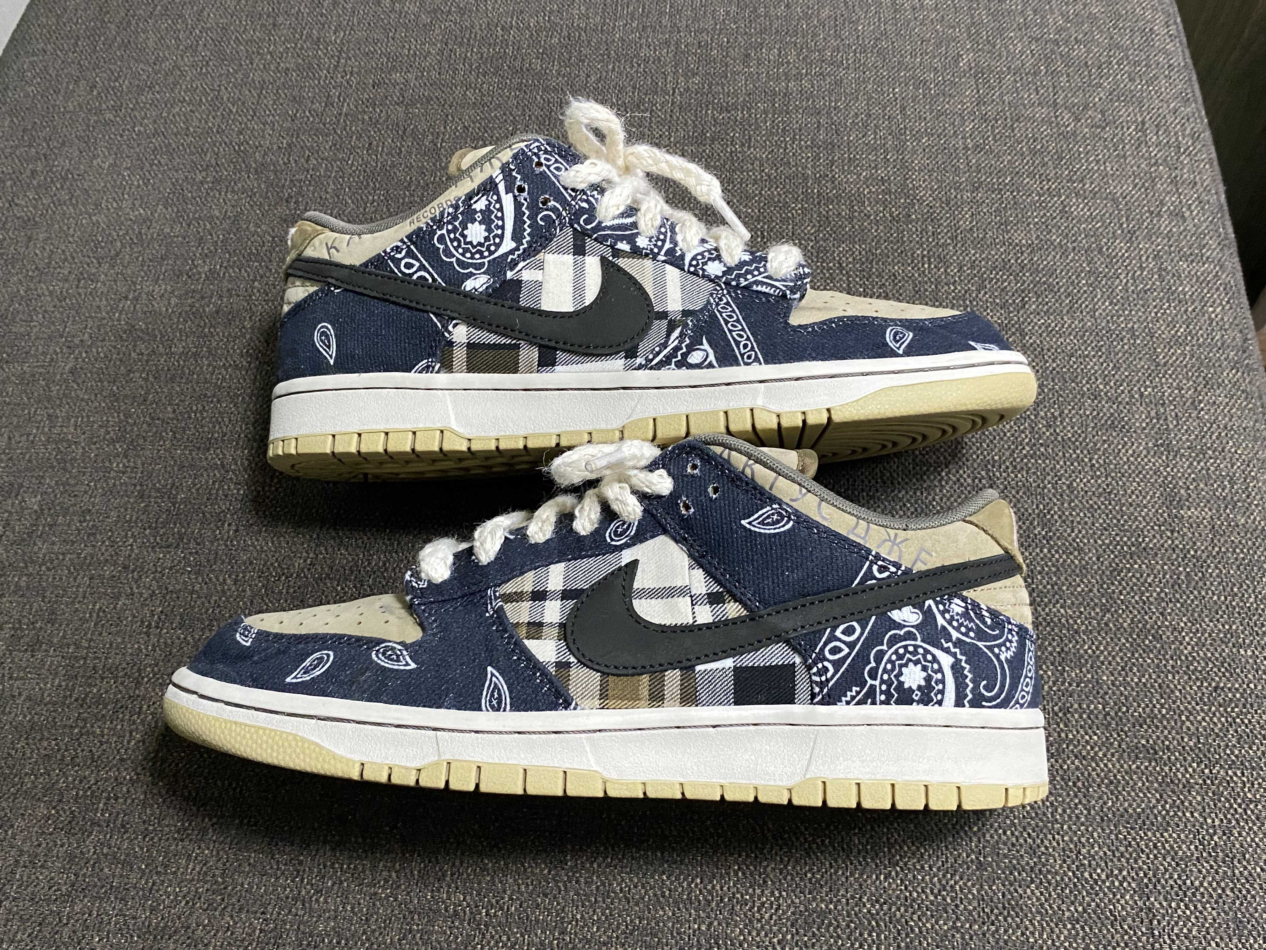 Travis Scott × Nike SB Dunk Low "Black/Parachute Beige"