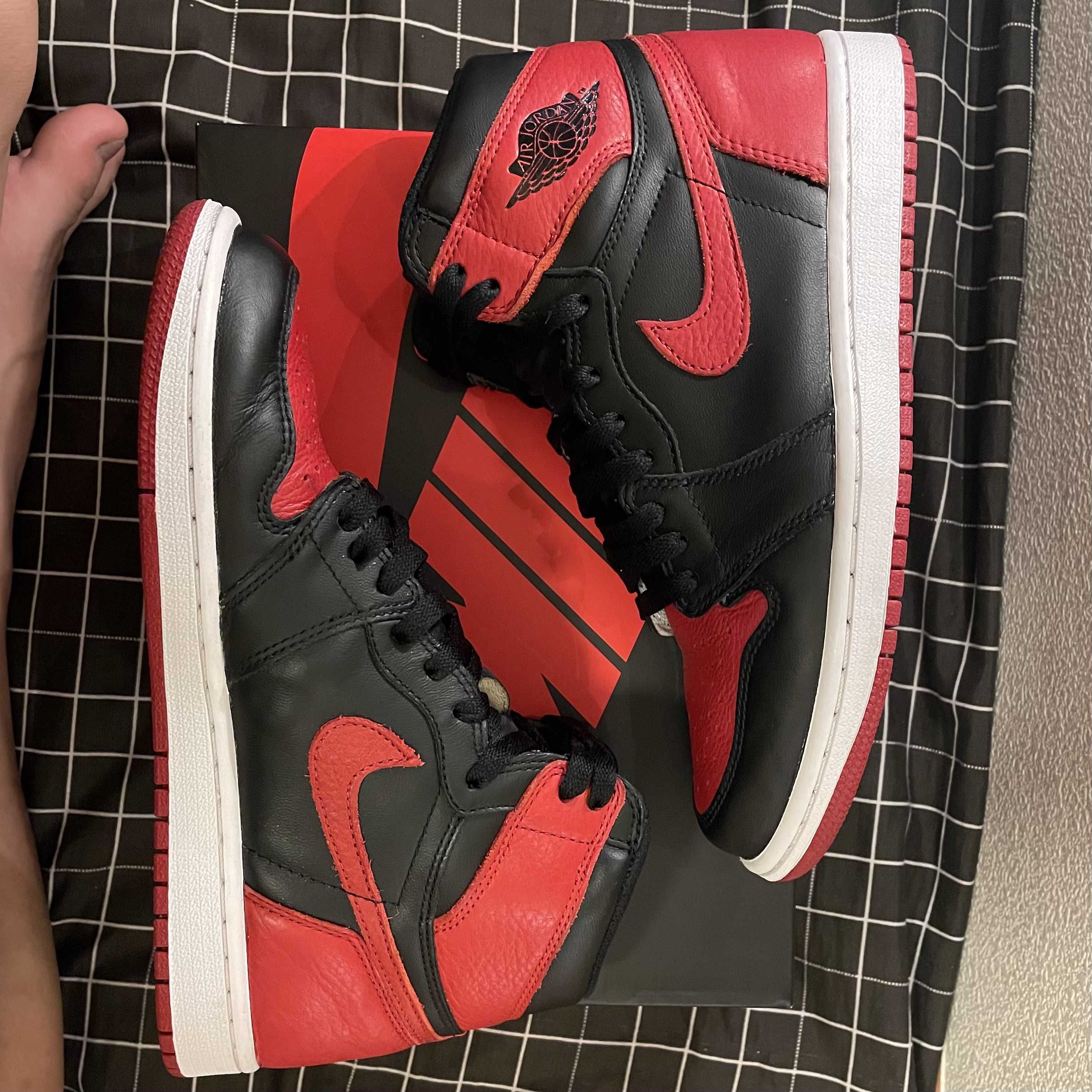 Nike Air Jordan 1 Retro High OG "Bred/Banned" (2016)