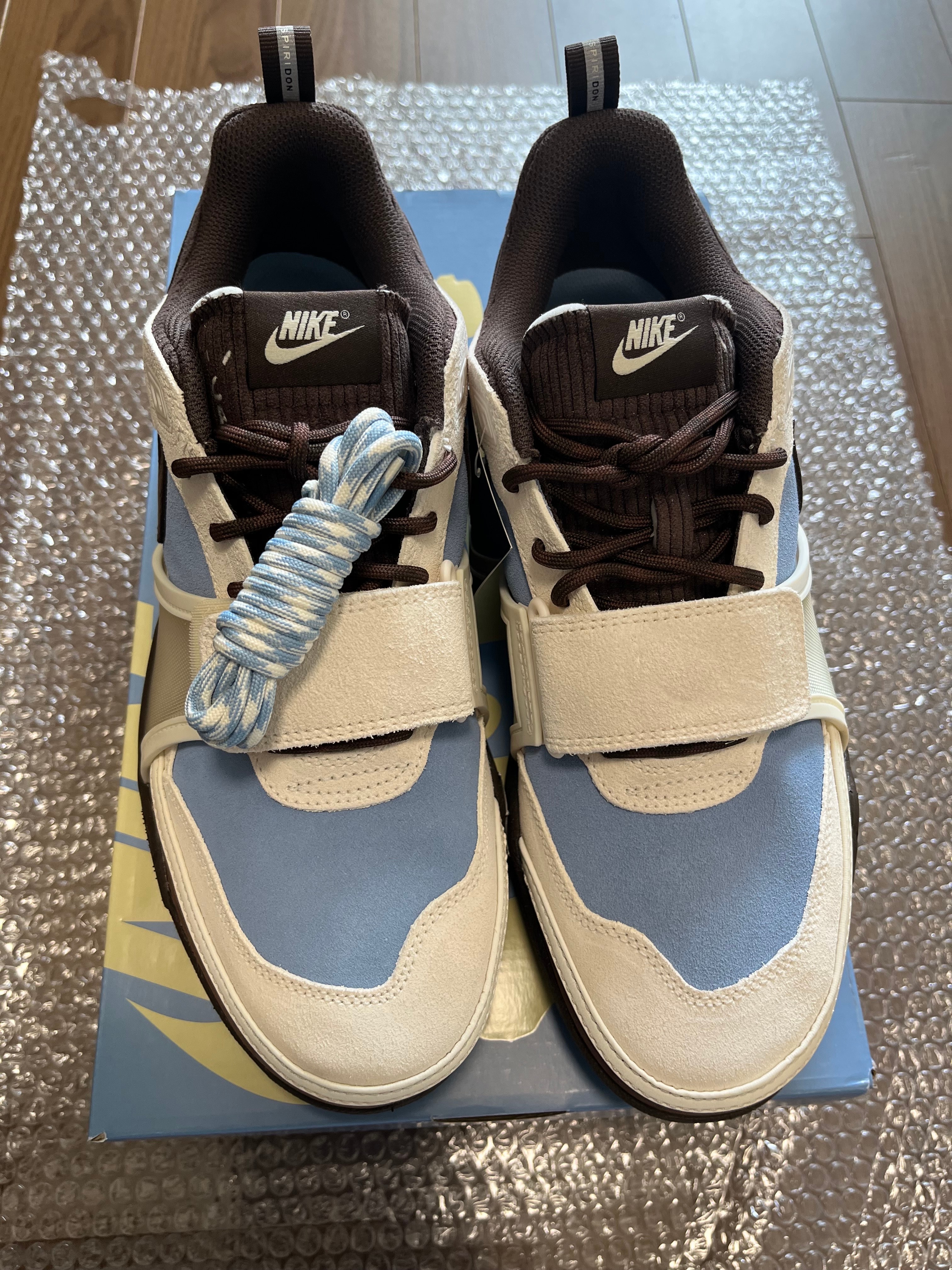 Travis Scott × Nike Zoom Field Jaxx "Pale Ivory and Leche Blue"